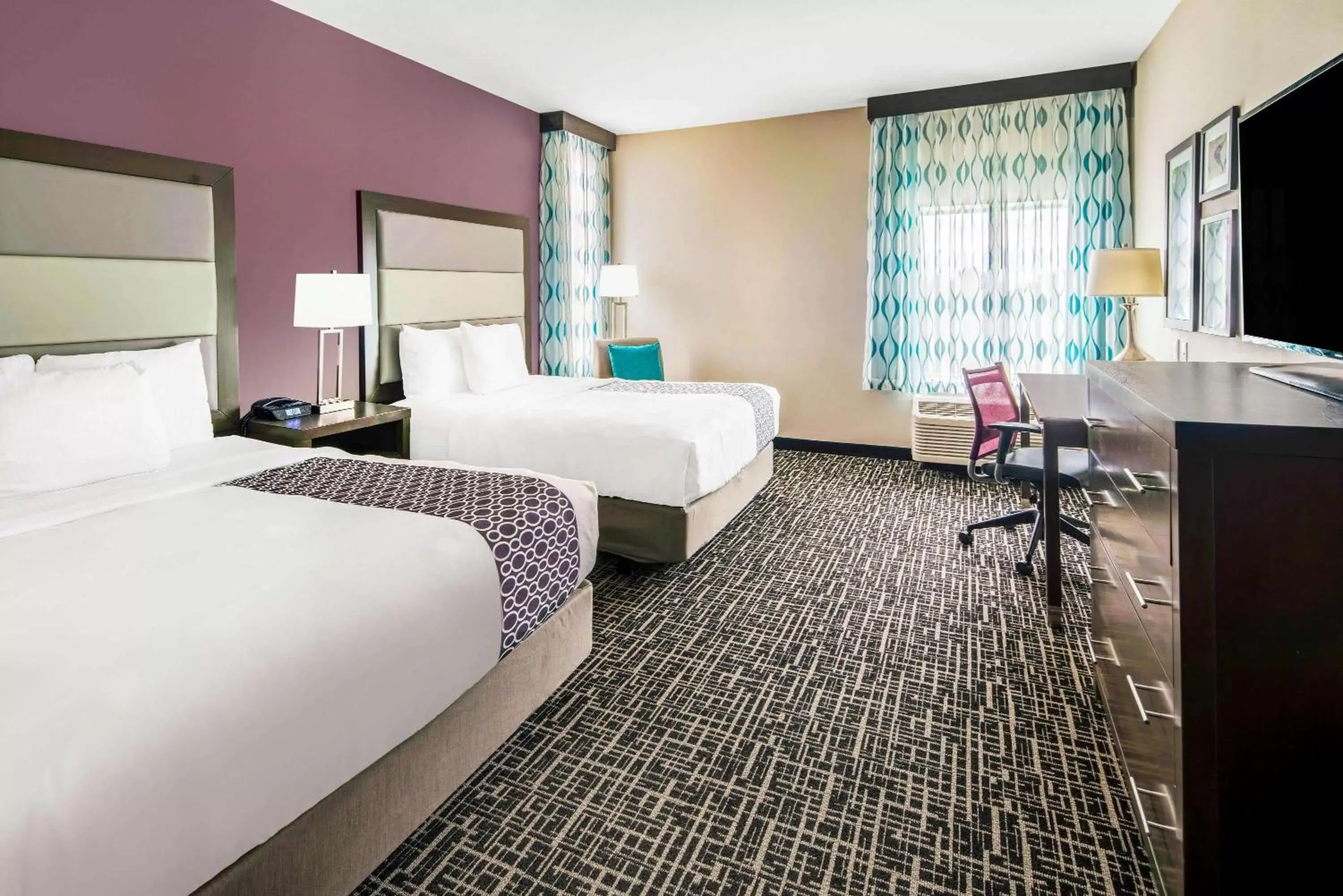 Queen Room with Two Queen Beds and Bath Tub - Mobility Accessible/Non-Smoking in La Quinta by Wyndham McAllen La Plaza Mall Queen Room with Two Queen Beds and Bath Tub - Mobility Accessible/Non-Smoking in La Quinta by Wyndham McAllen La Plaza Mall