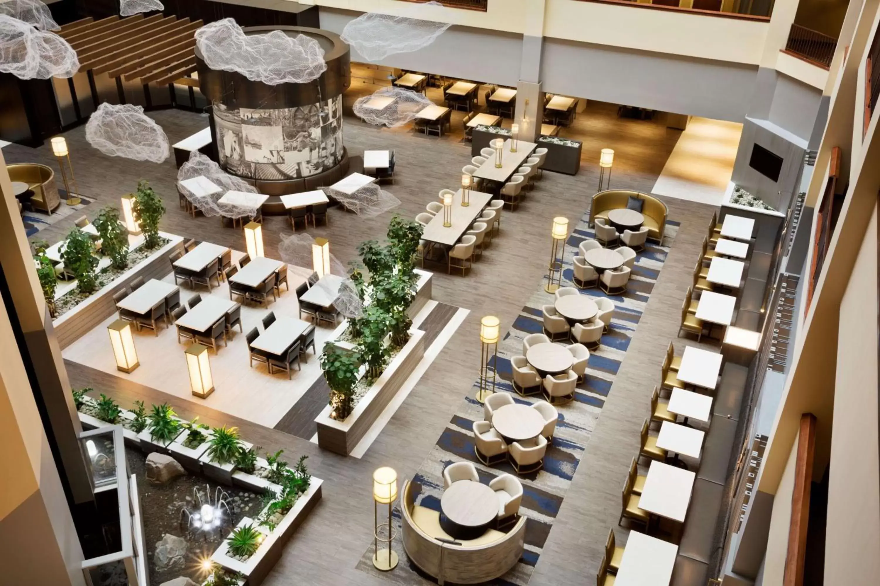 Lobby or reception, Restaurant/Places to Eat in Embassy Suites Dallas - DFW Airport North