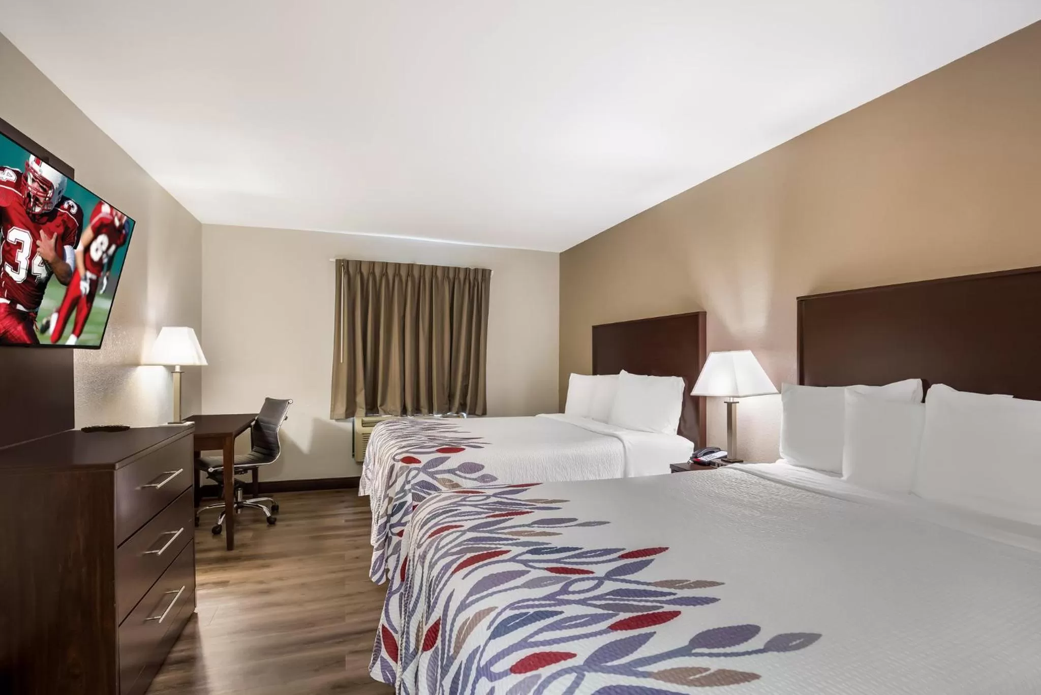 Photo of the whole room, Bed in Red Roof Inn Allentown South