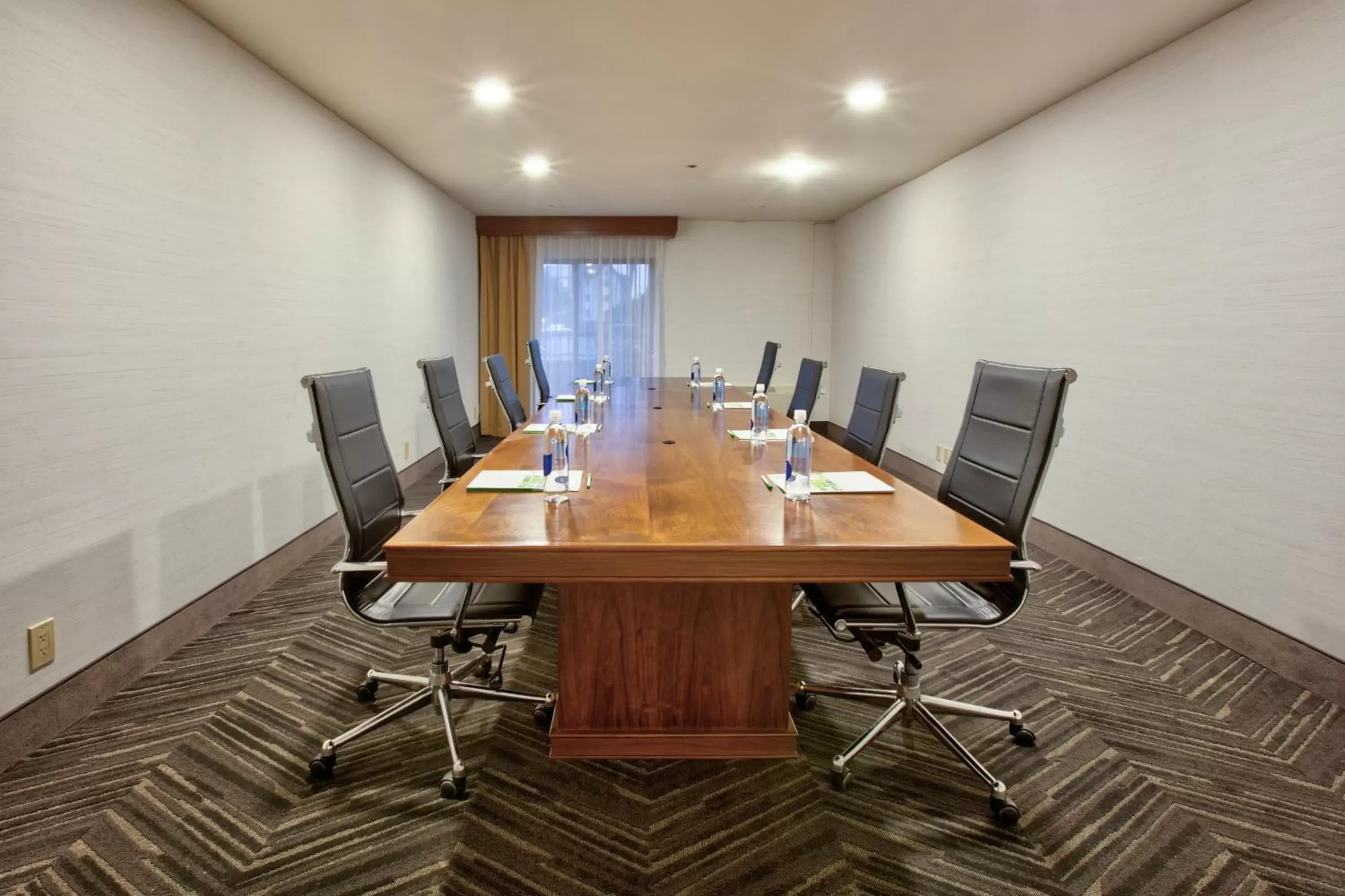 Meeting/conference room in Holiday Inn & Suites Santa Maria, an IHG Hotel