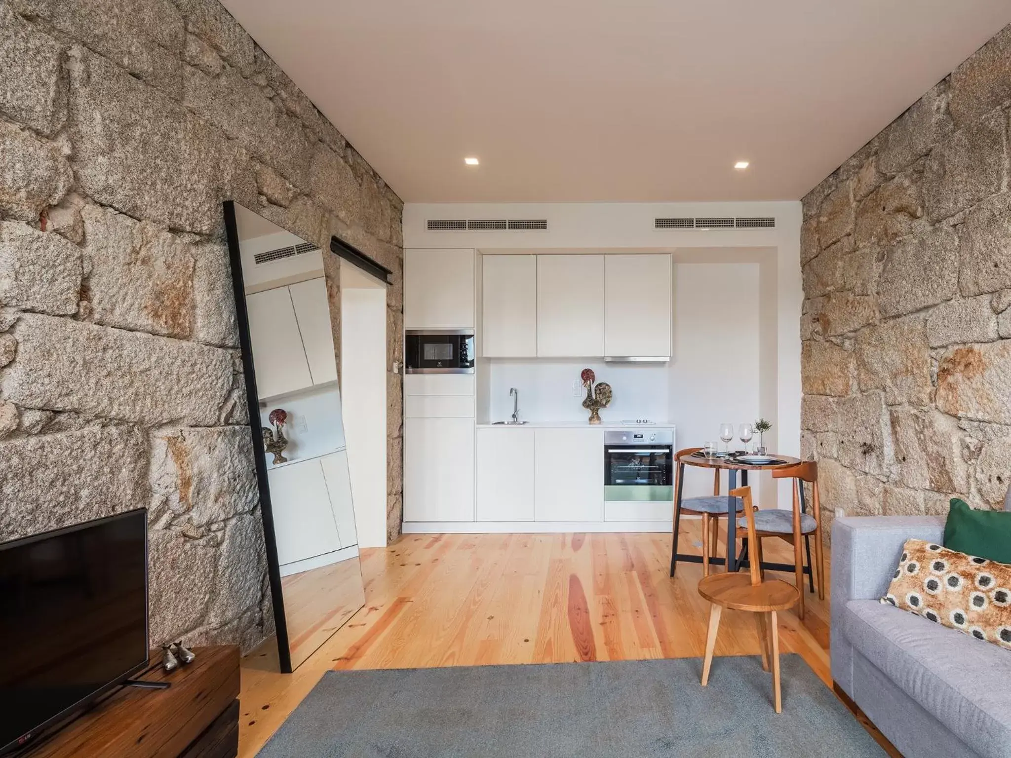 Living room, Kitchen/Kitchenette in Porto River