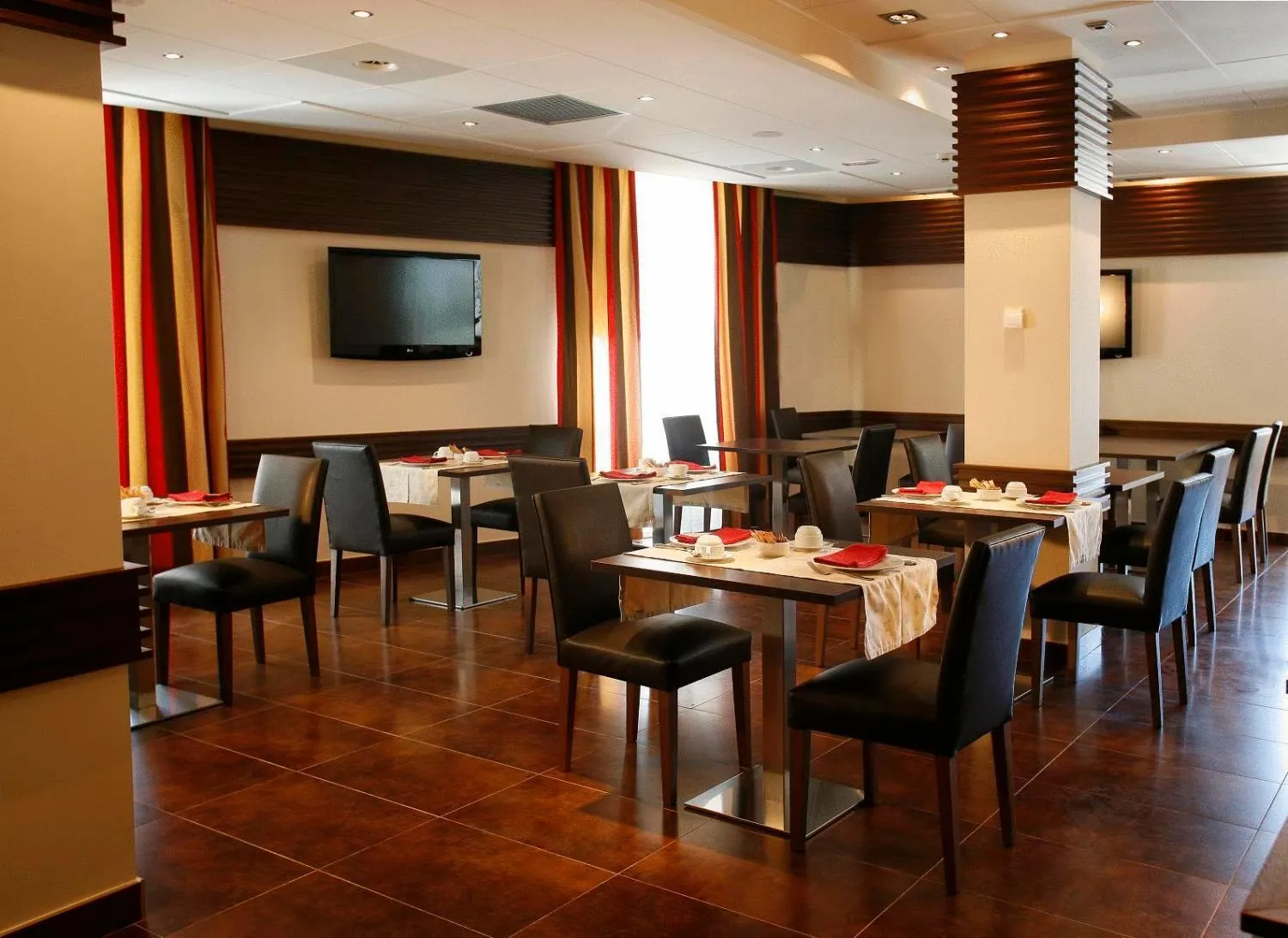 Restaurant/places to eat in Hotel Villa de Aranda