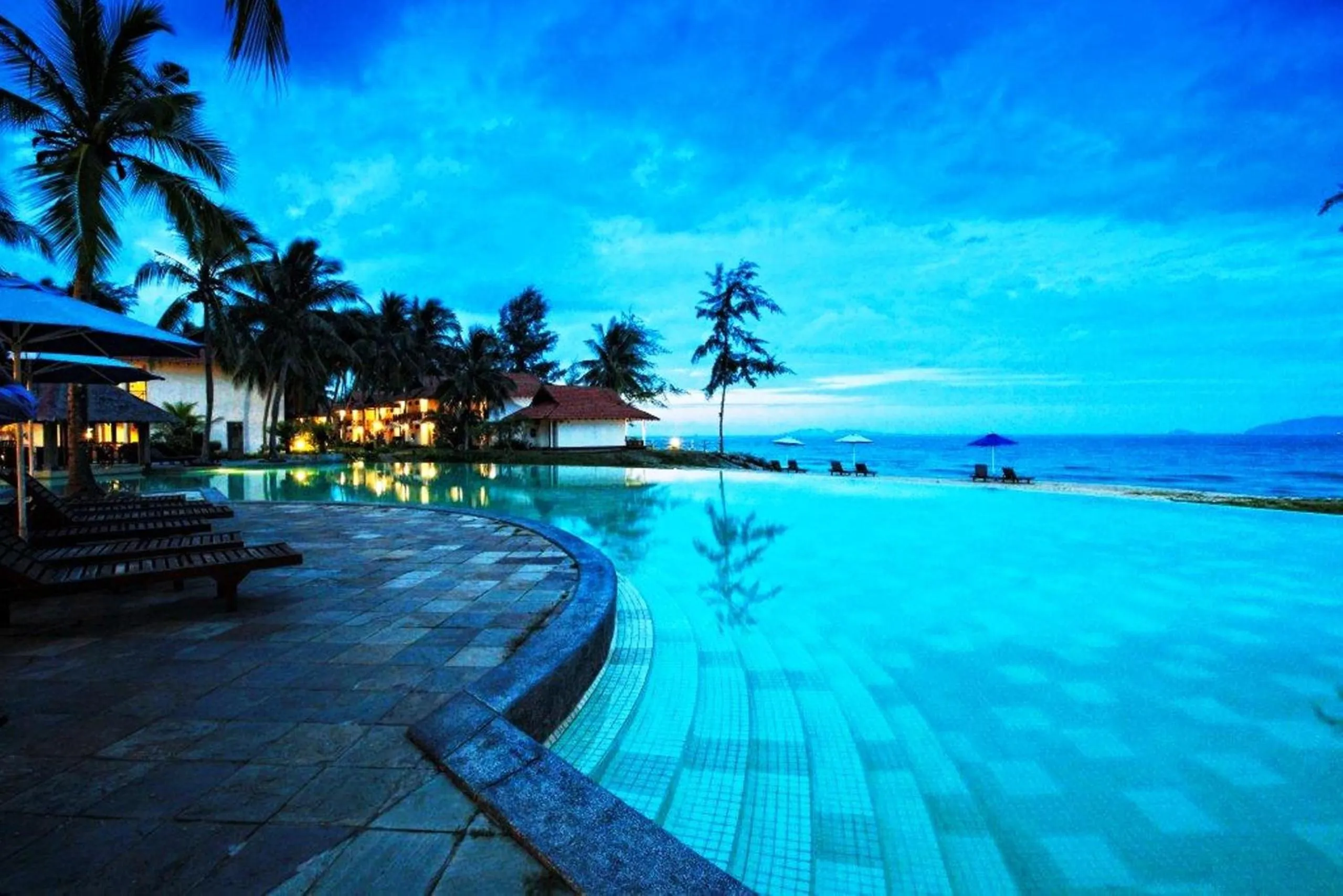 Swimming pool in Sutra Beach Resort, Terengganu