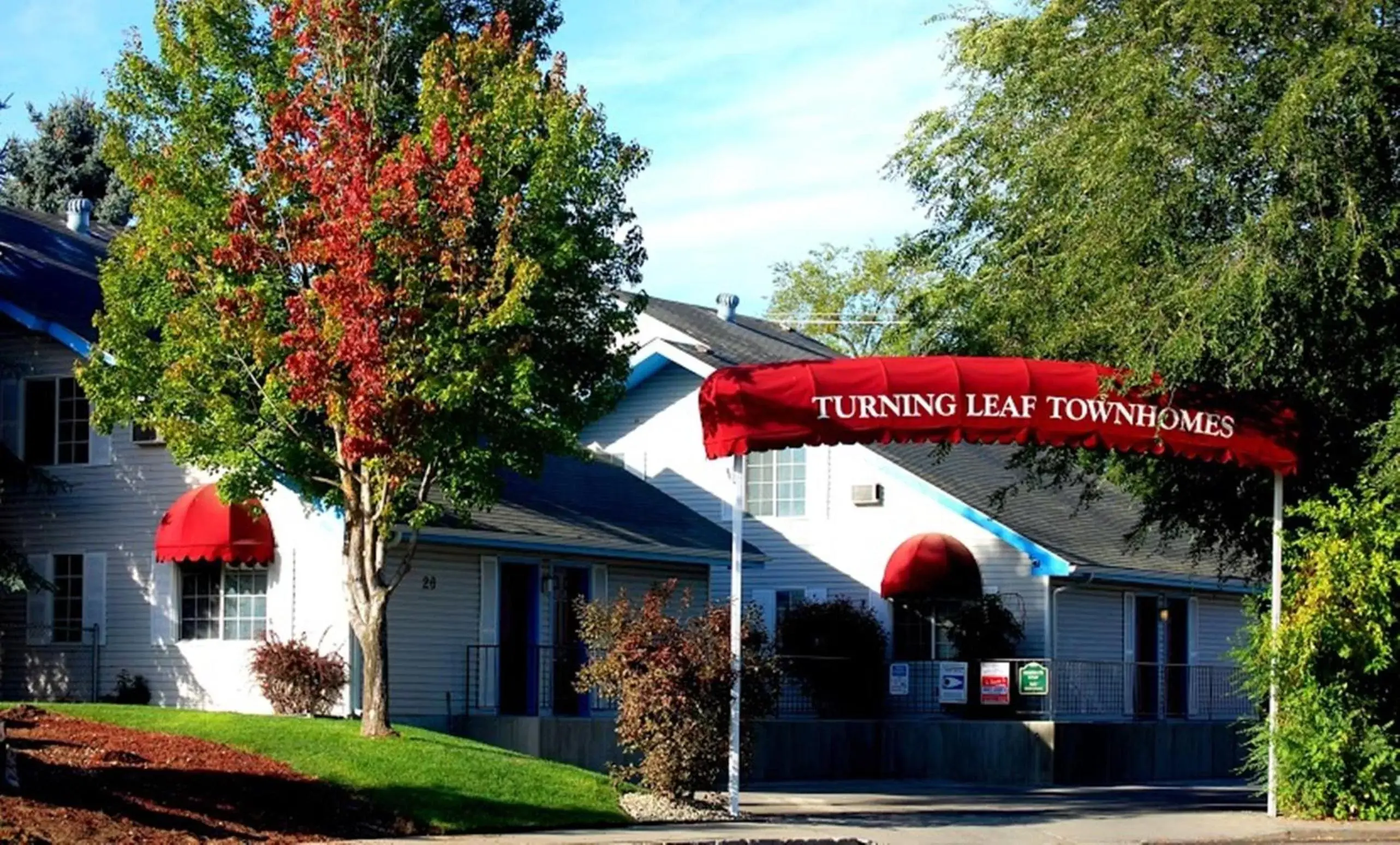 Facade/entrance, Property Building in Turning Leaf Townhome Suites