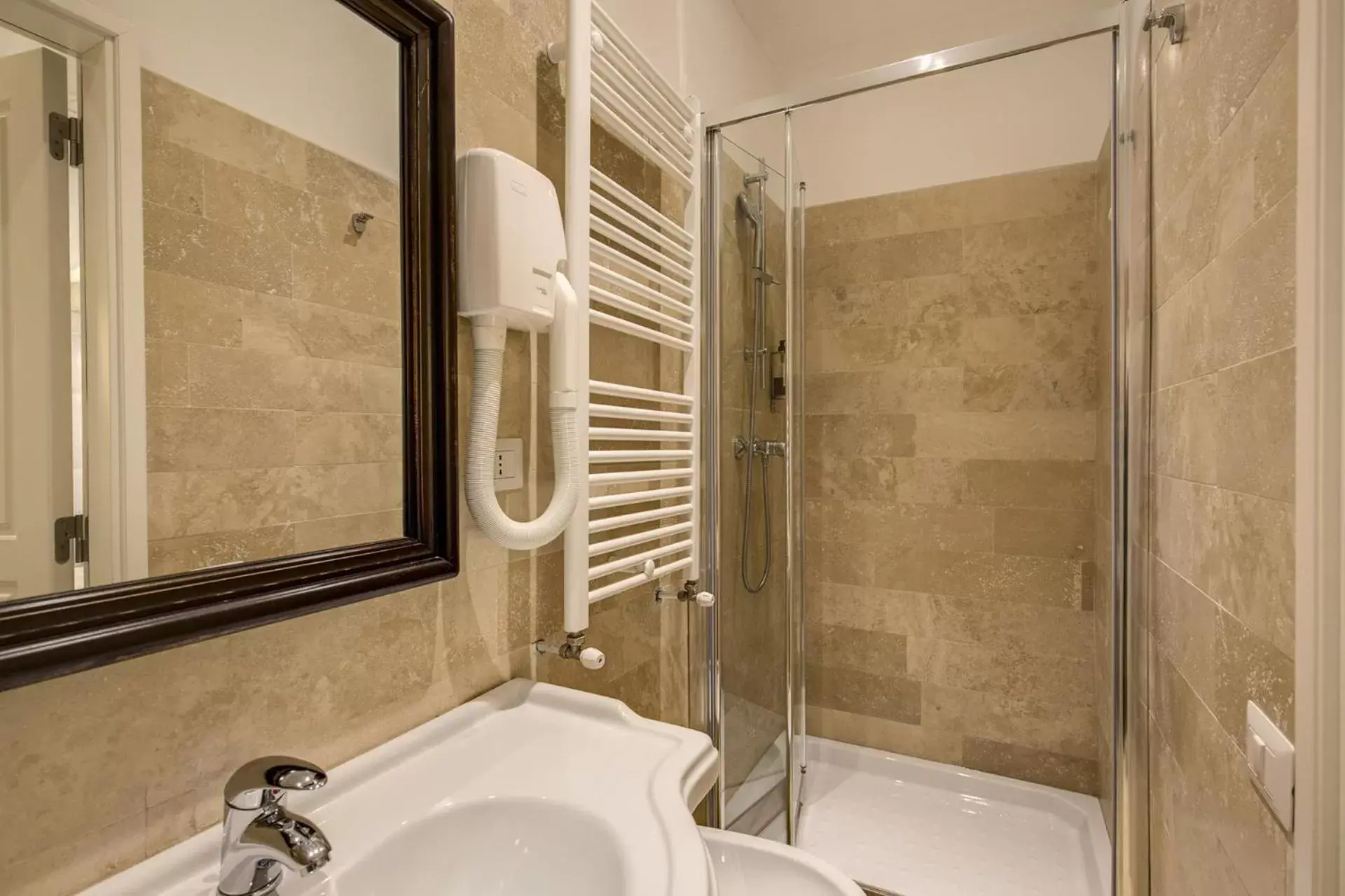 Bathroom in Hotel Tito