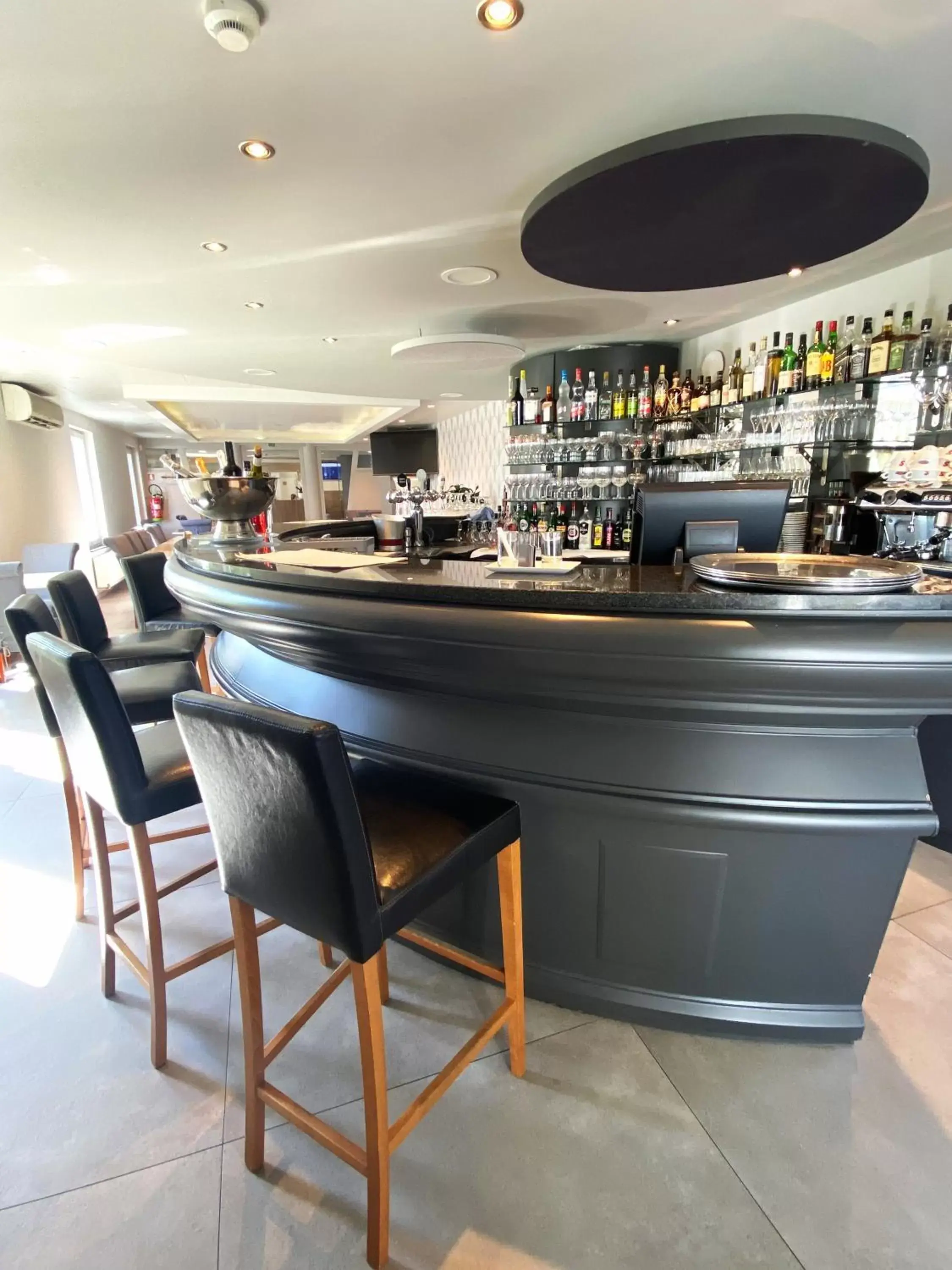 Lounge or bar, Lounge/Bar in Aero44 Hotel Charleroi Airport