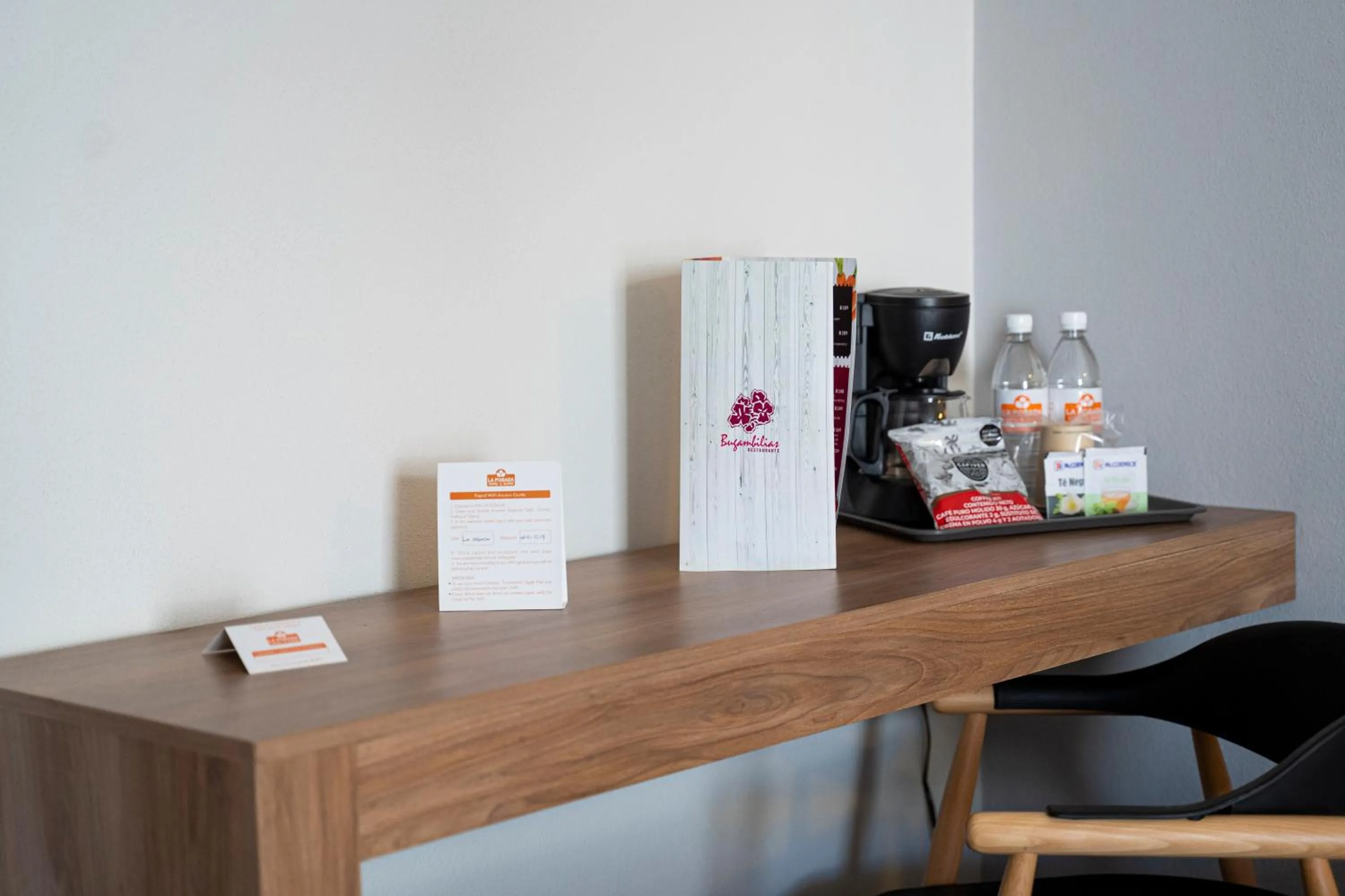 Coffee/tea facilities in La Posada Hotel y Suites