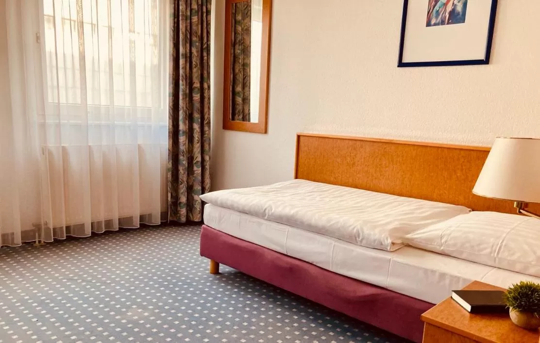 Photo of the whole room, Bed in Akzent Congresshotel Hoyerswerda