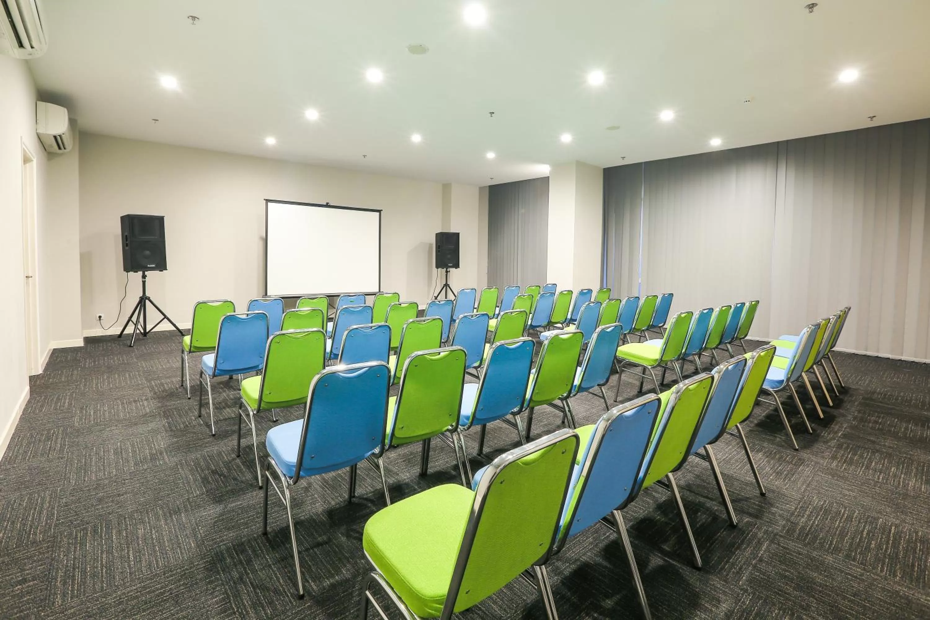 Business facilities in Hotel Citradream Bintaro