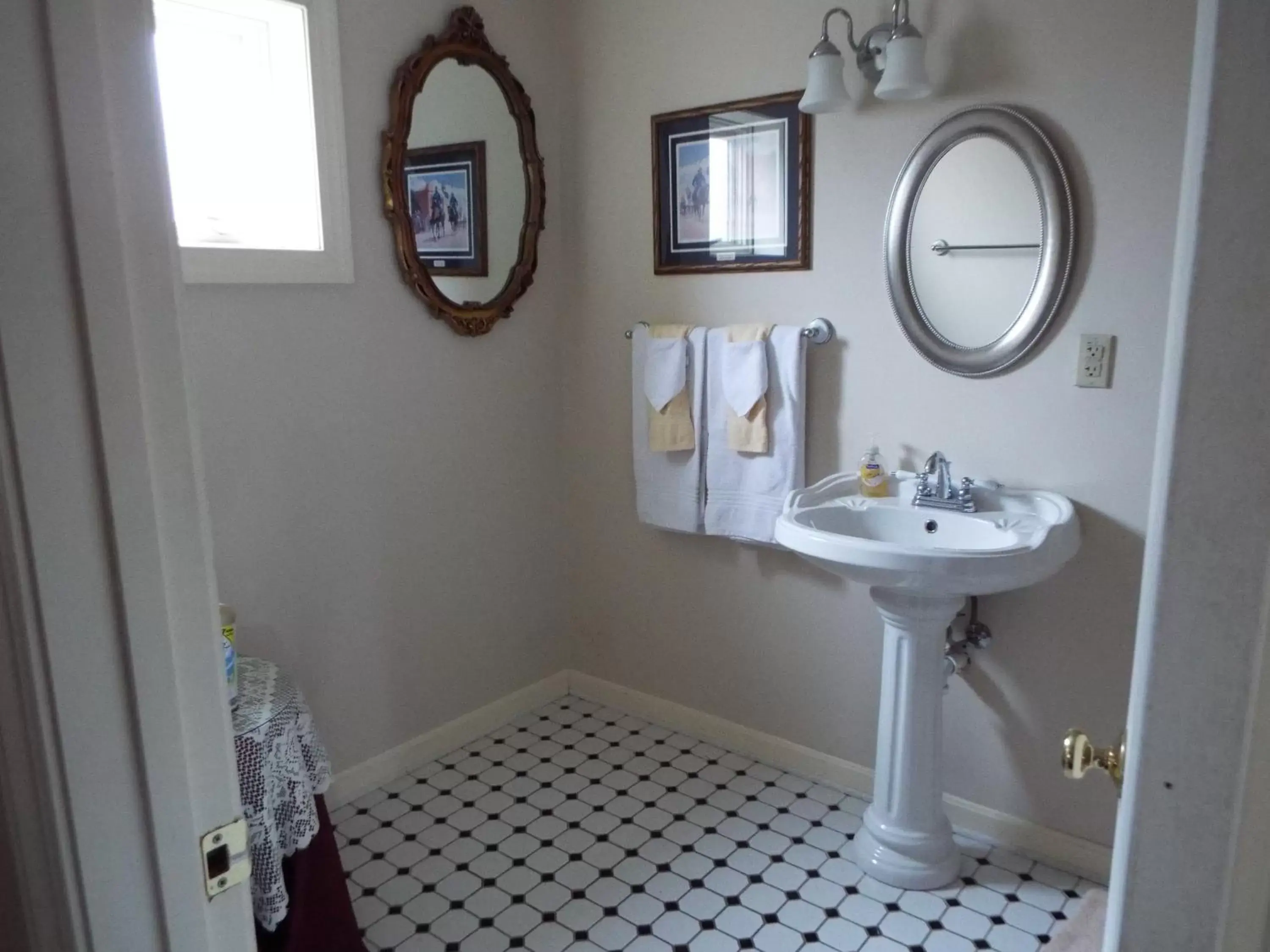 Bedroom, Bathroom in The Tillie Pierce House Inn