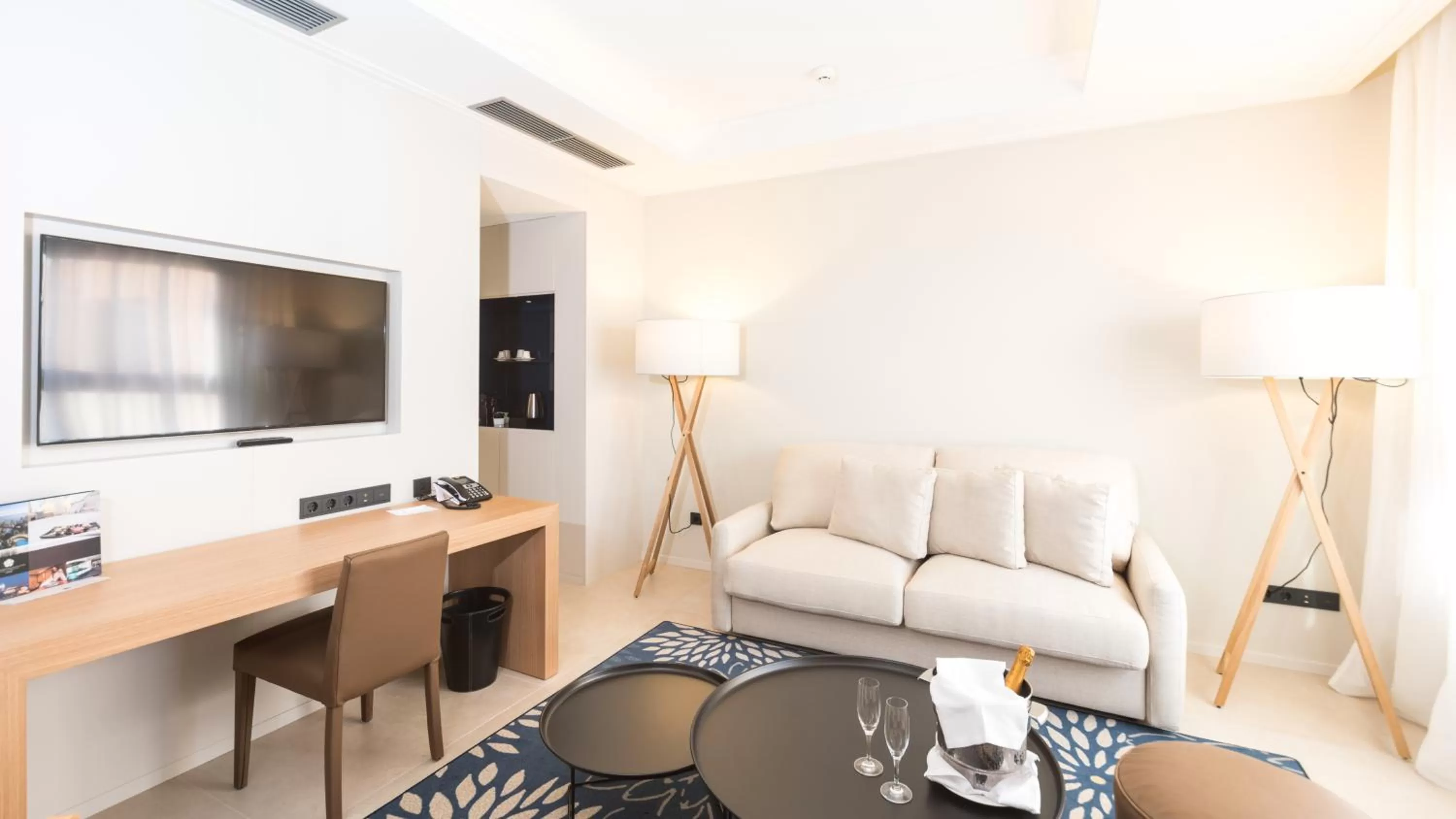 TV and multimedia in GPRO Valparaiso Palace & Spa