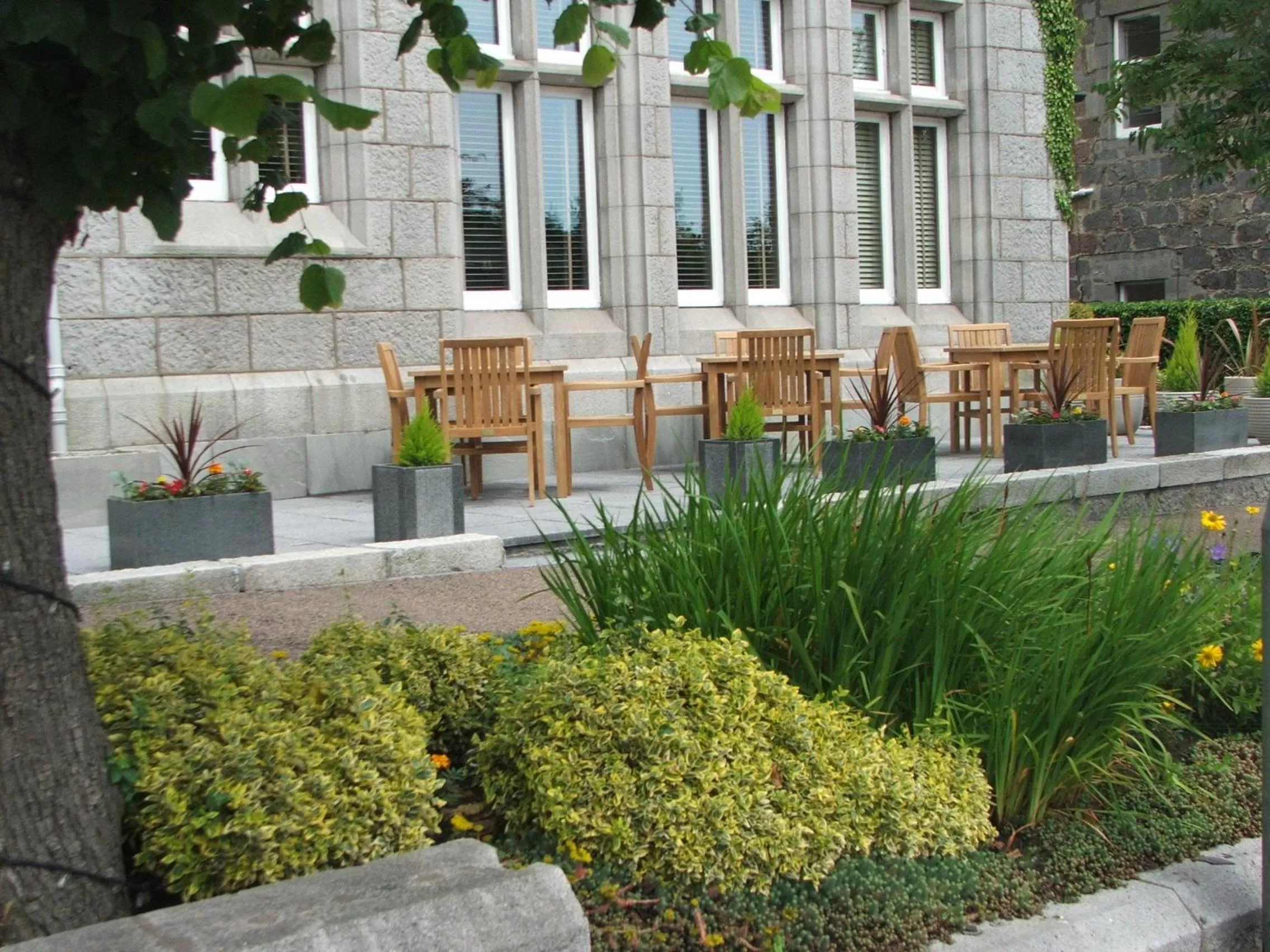 Facade/entrance in Atholl Hotel
