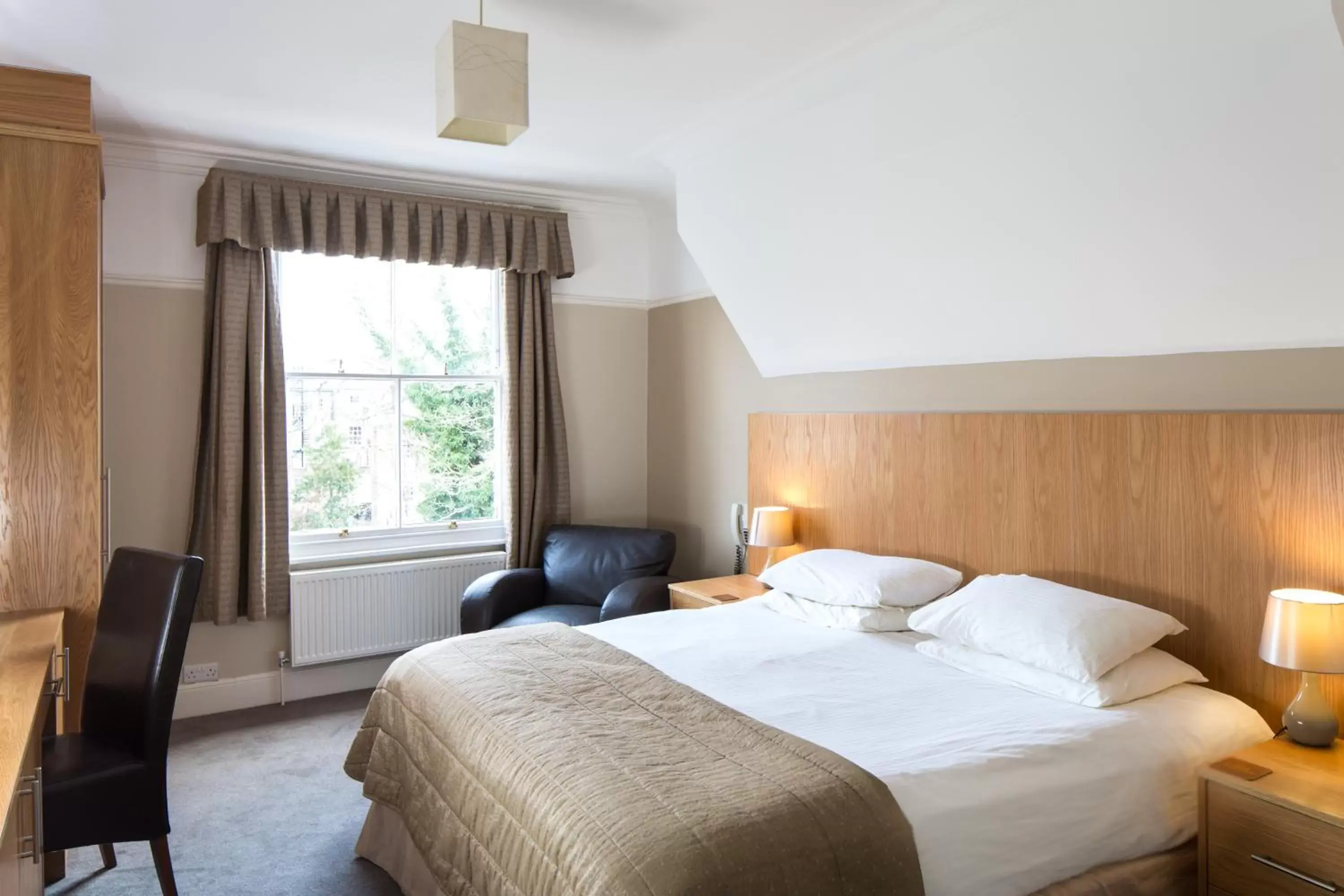 Bed in Hedley House Hotel & Apartments