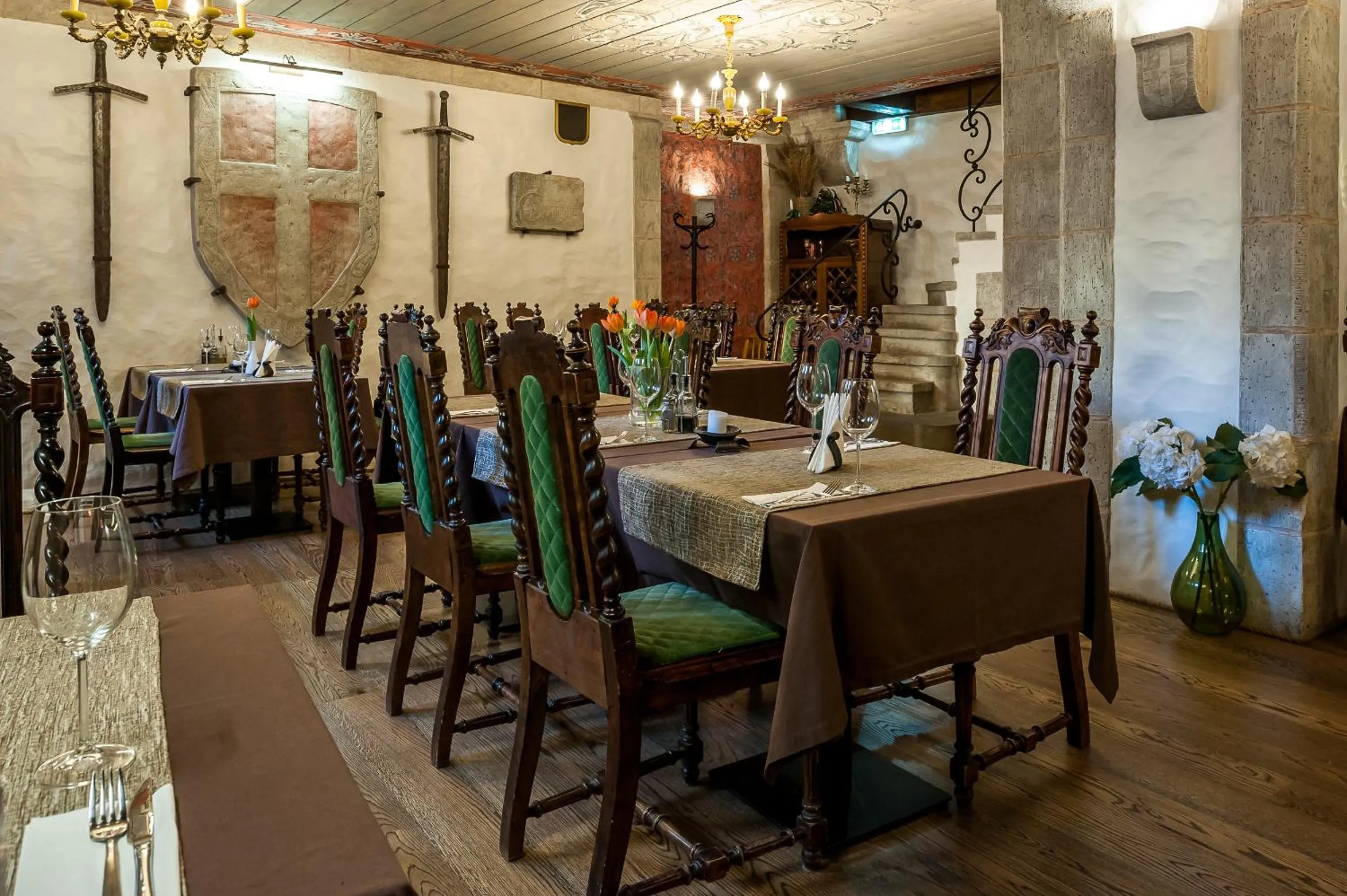 Restaurant/places to eat in Three Crowns Residents