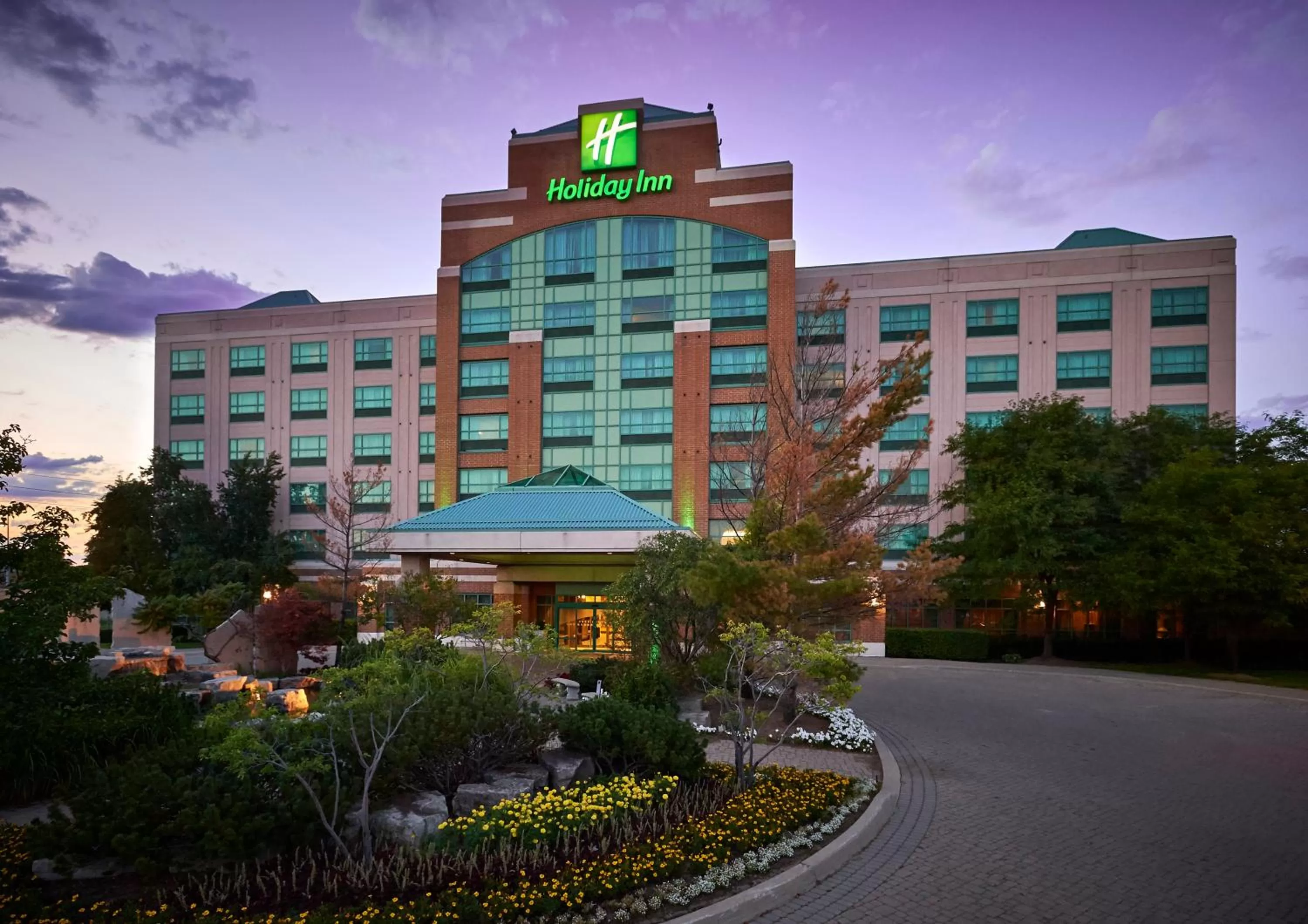 Property building in Holiday Inn & Suites Oakville at Bronte by IHG
