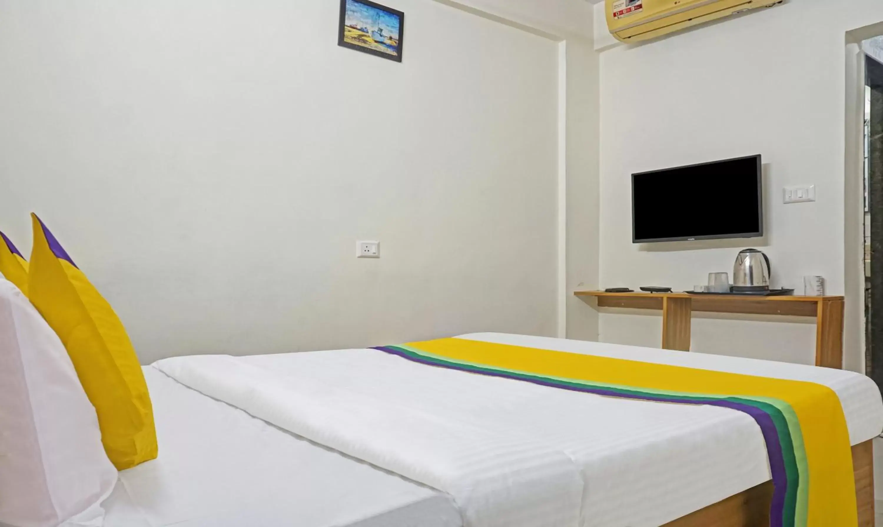 TV and multimedia, Bed in Itsy Hotels AY Plus Hotels TV and multimedia, Bed in Itsy Hotels AY Plus Hotels
