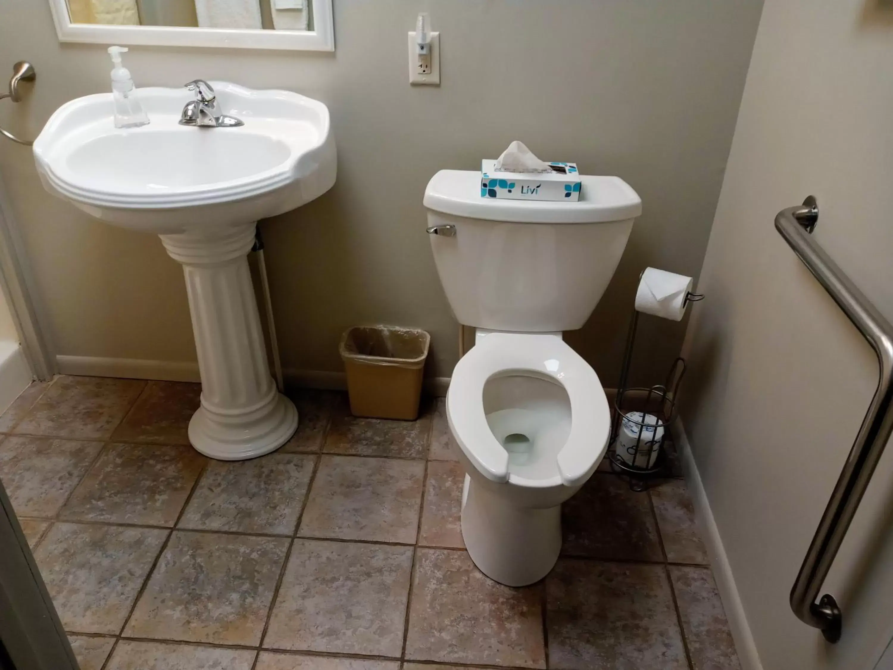 Toilet, Bathroom in Cliff Dweller on Lake Superior