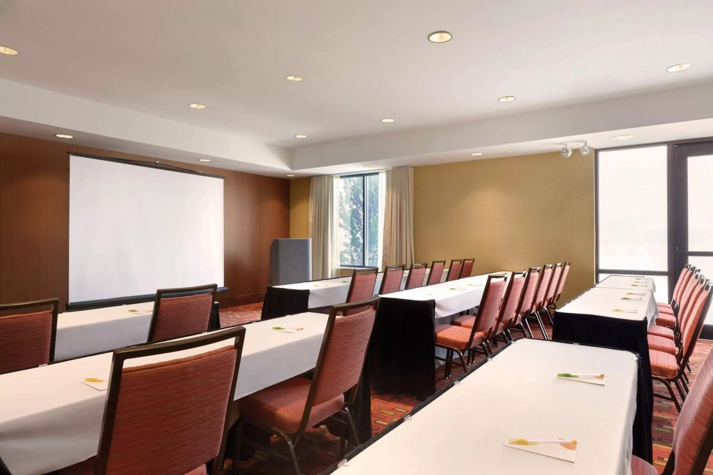 Meeting/conference room in Courtyard by Marriott Junction City
