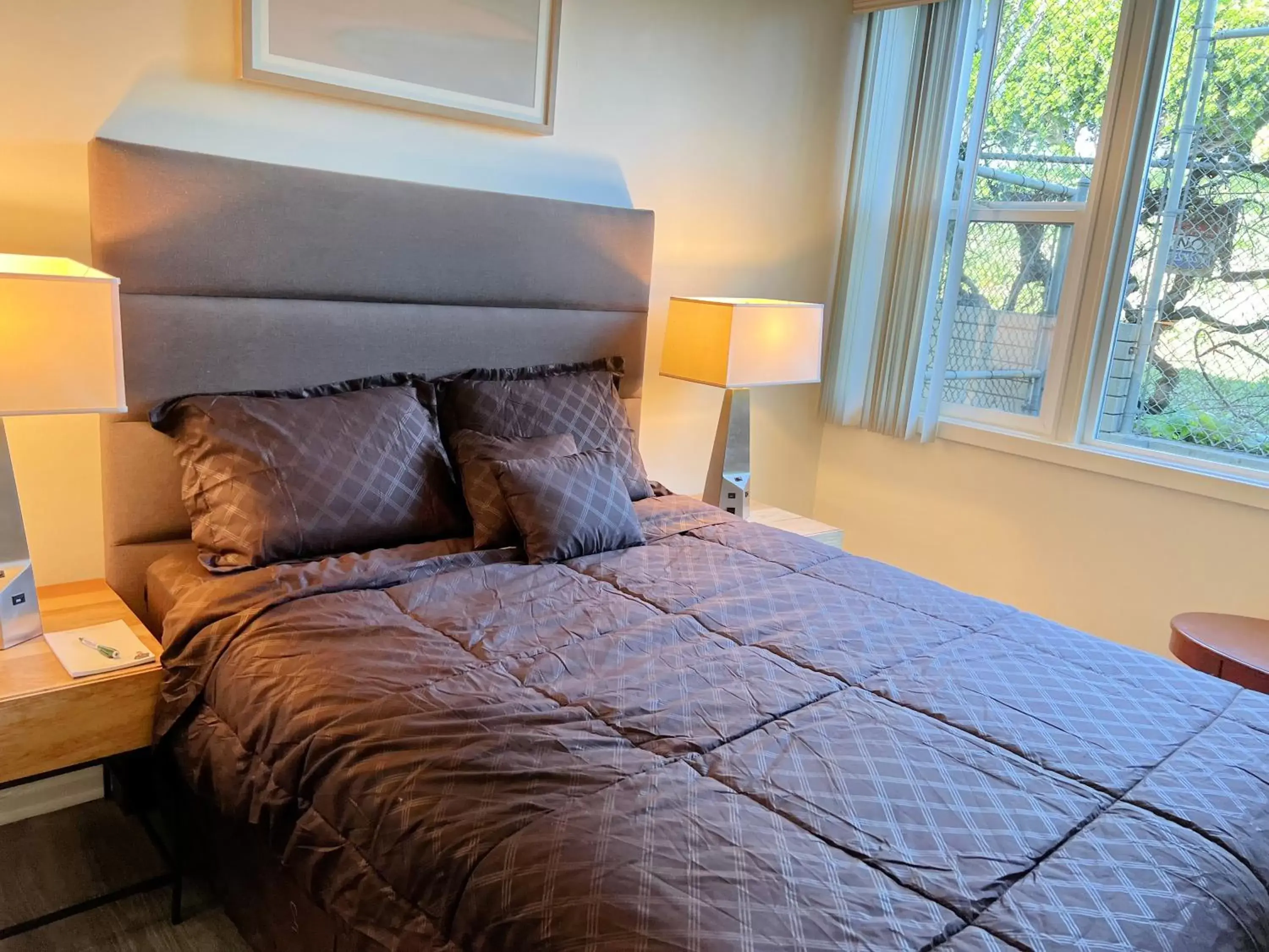 Bed in Executive Santa Monica Suites
