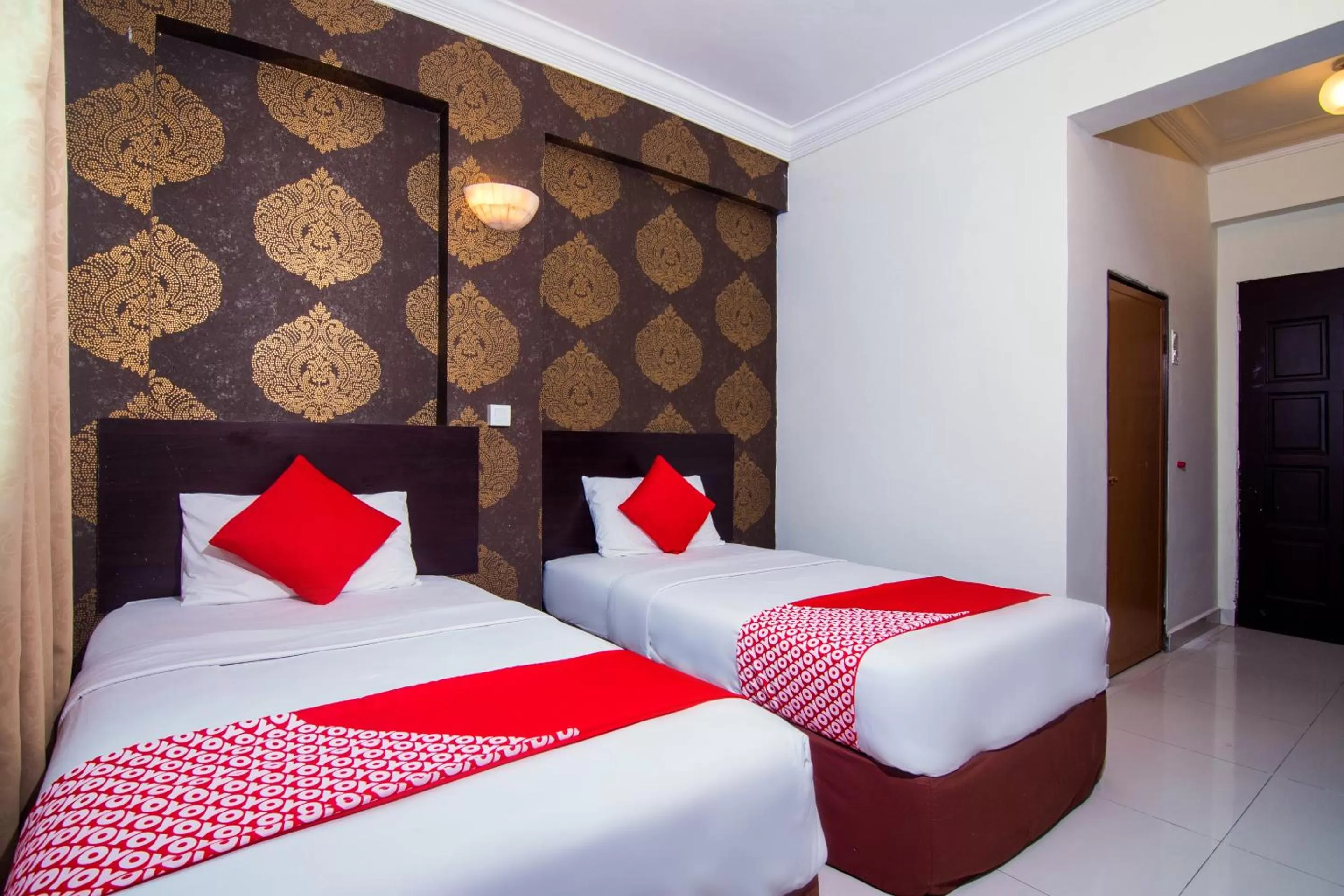 Bedroom, Bed in OYO 528 Andaman Sea Hotel