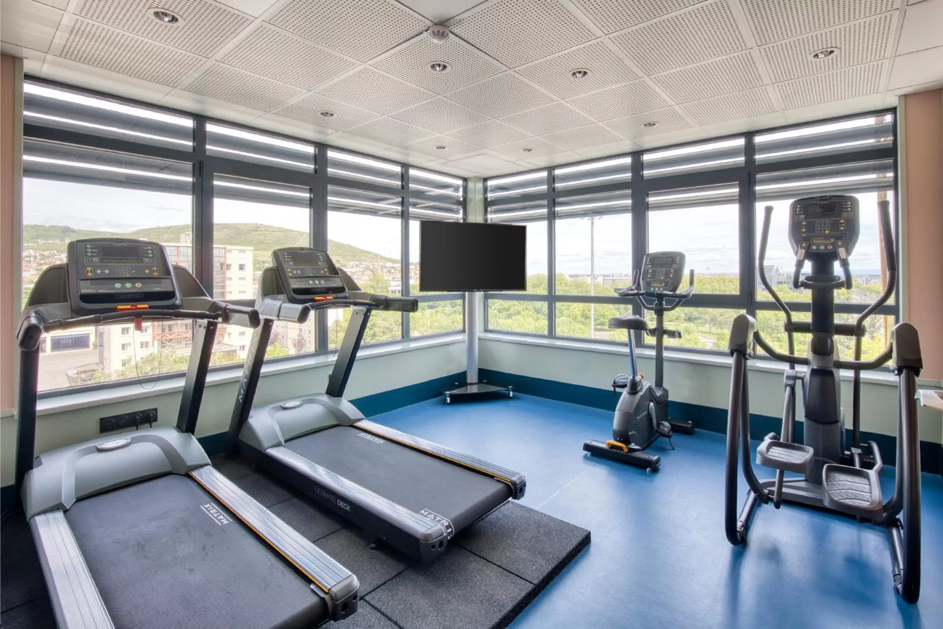 TV and multimedia, Fitness Center/Facilities in Aiden by Best Western @ Clermont-Ferrand