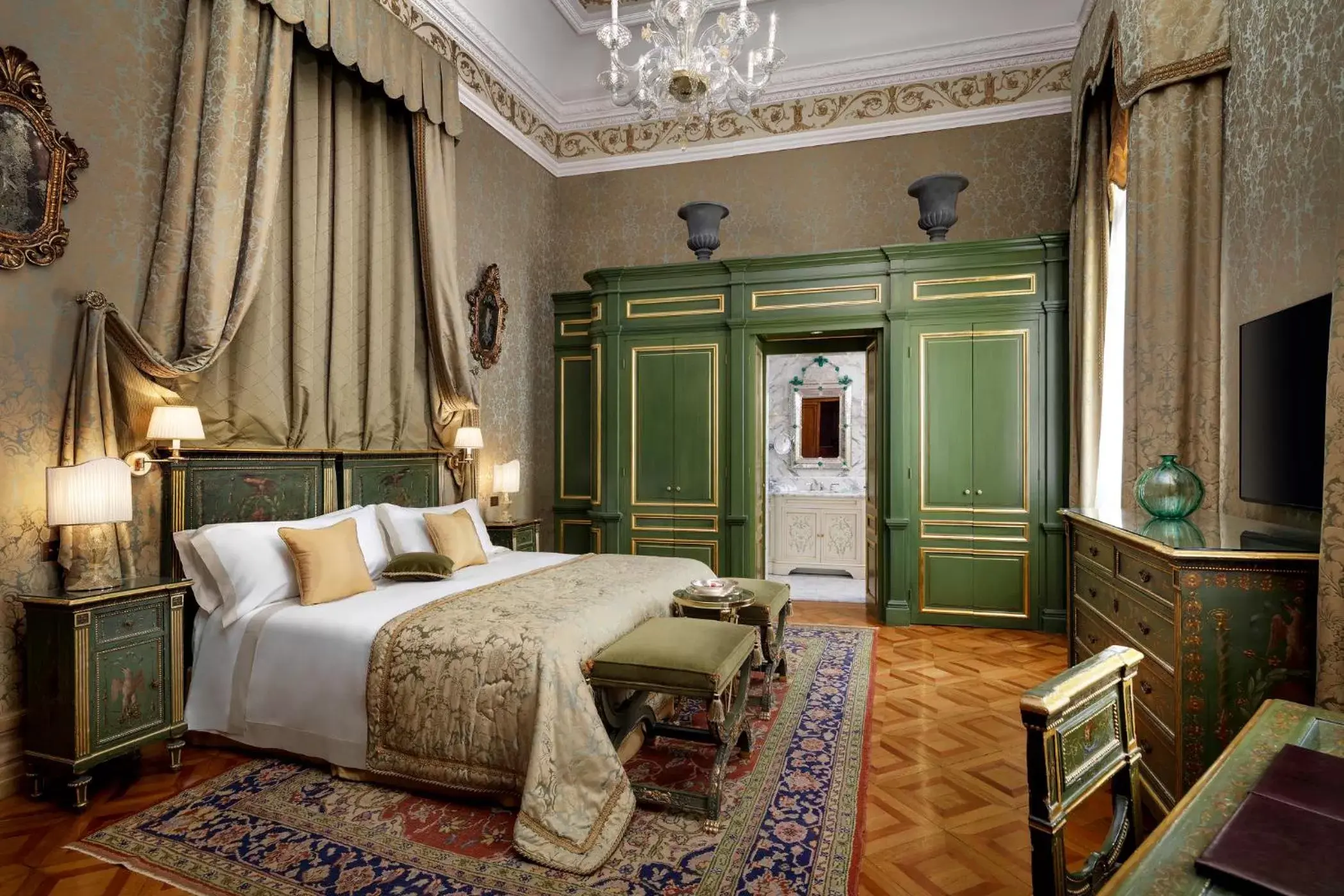 Bedroom, Bed in Hotel Danieli, Venice