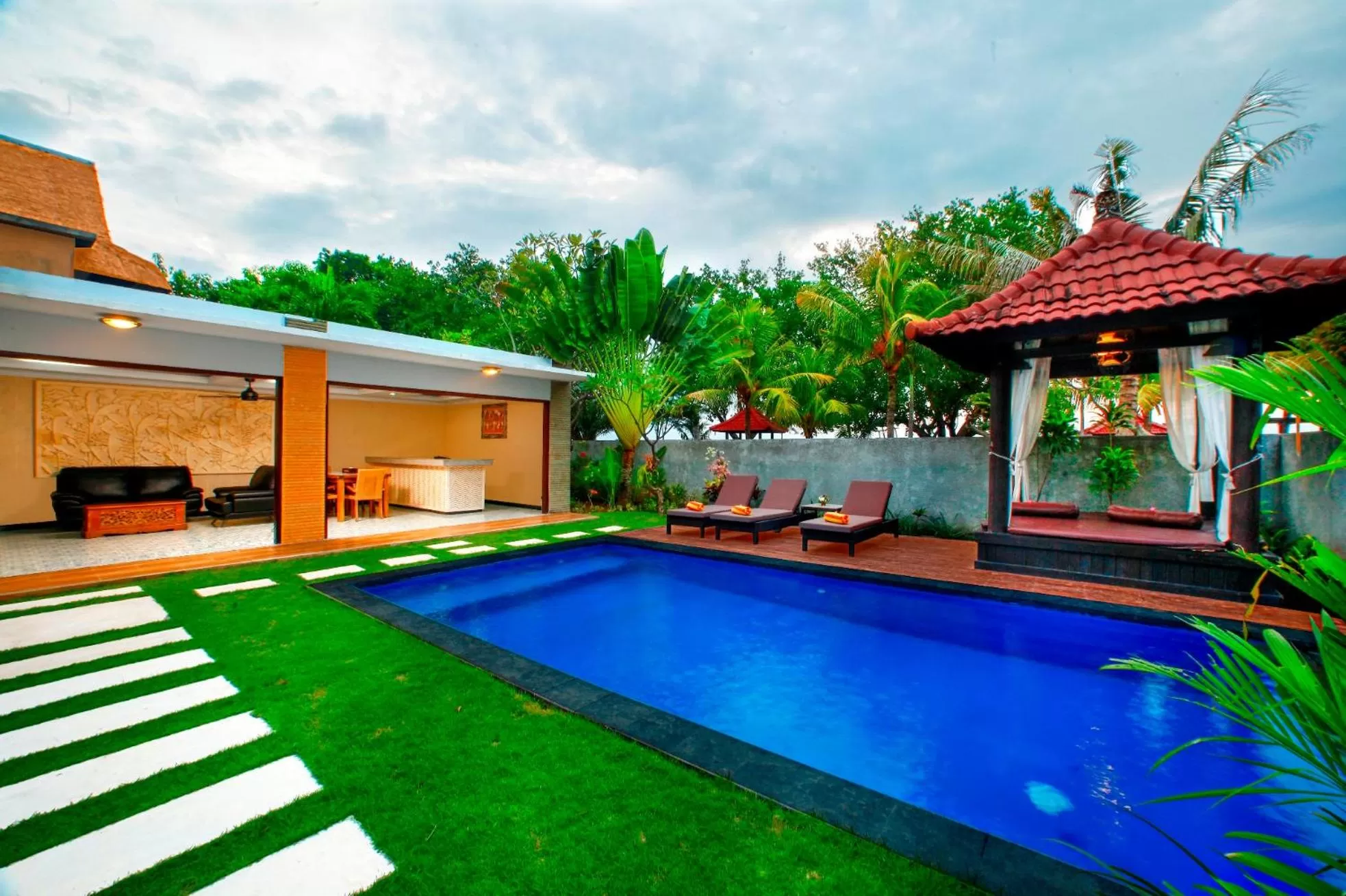 Swimming pool in Puri Saron Hotel Baruna Beach Lovina