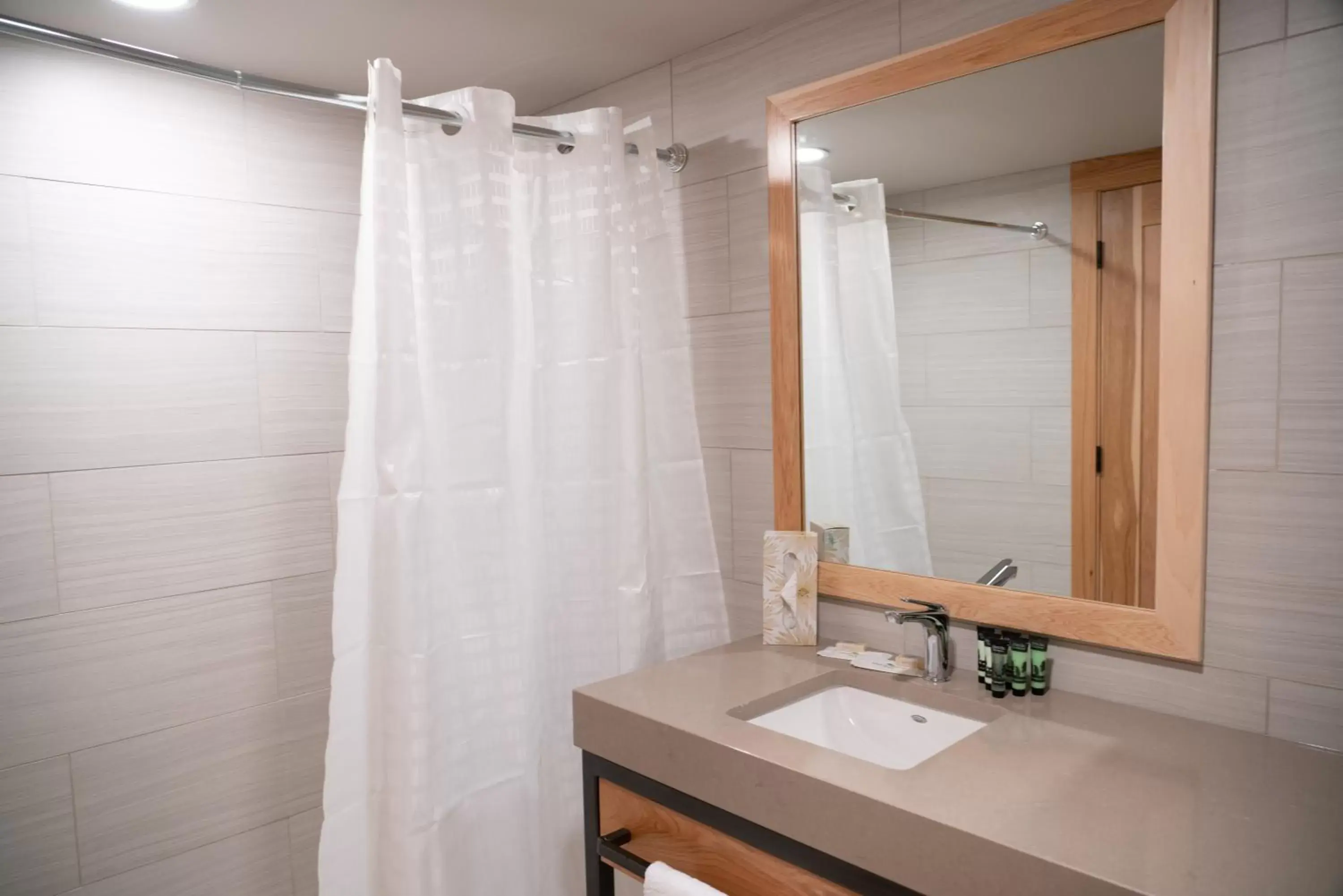 Shower, Bathroom in Tunnel Mountain Resort