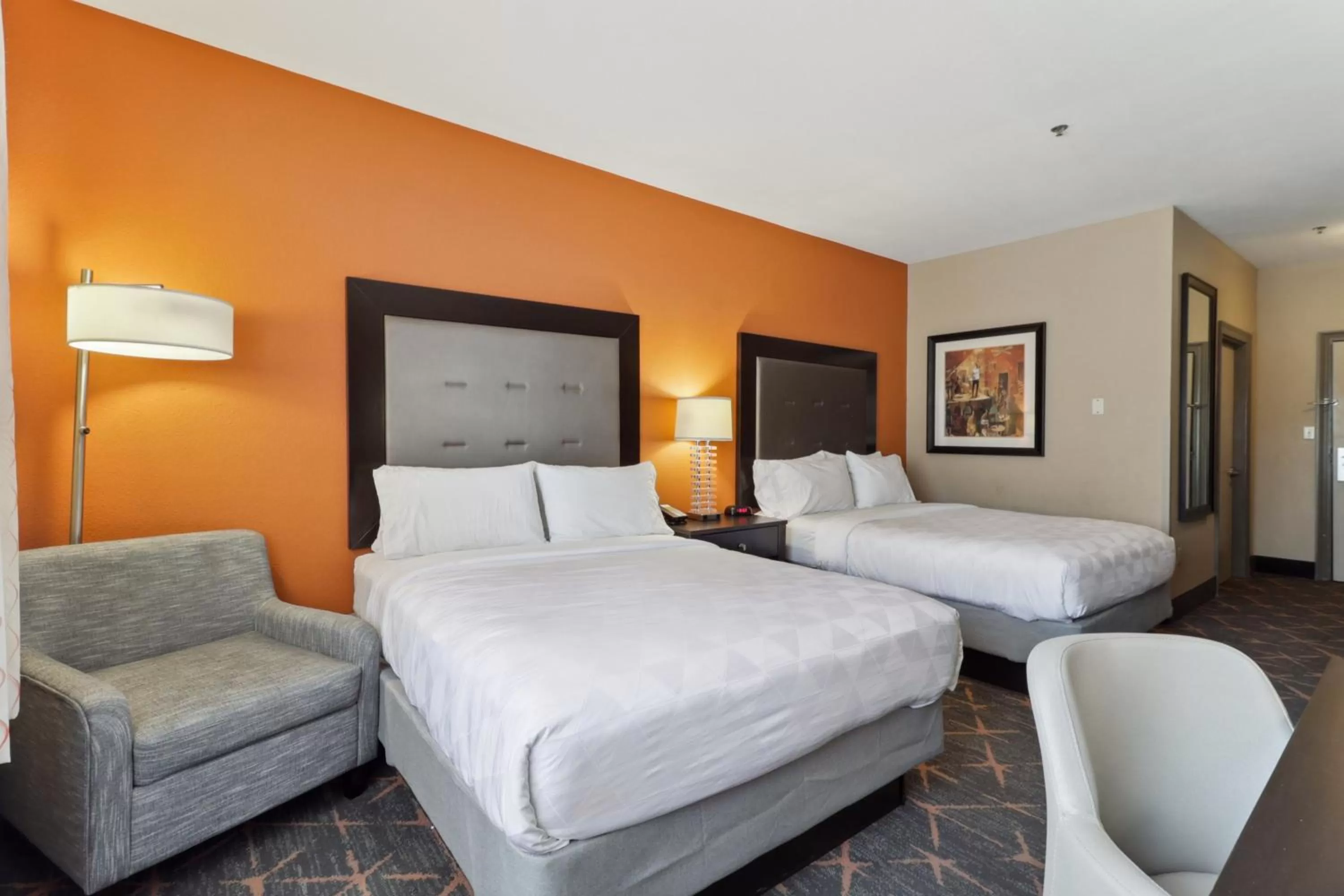 Photo of the whole room, Bed in Holiday Inn Hotel & Suites Slidell by IHG