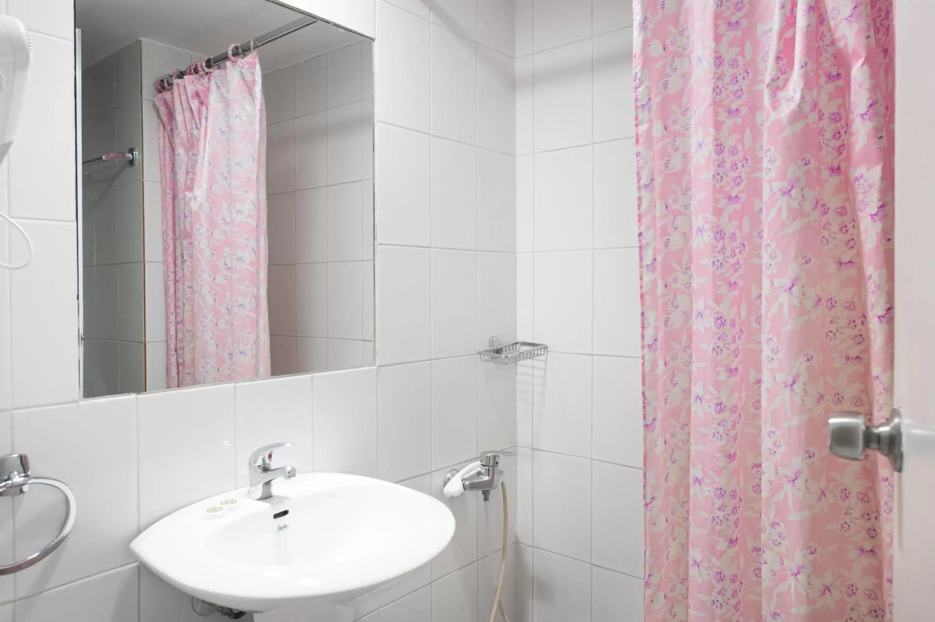 Shower, Bathroom in Diros Hotel