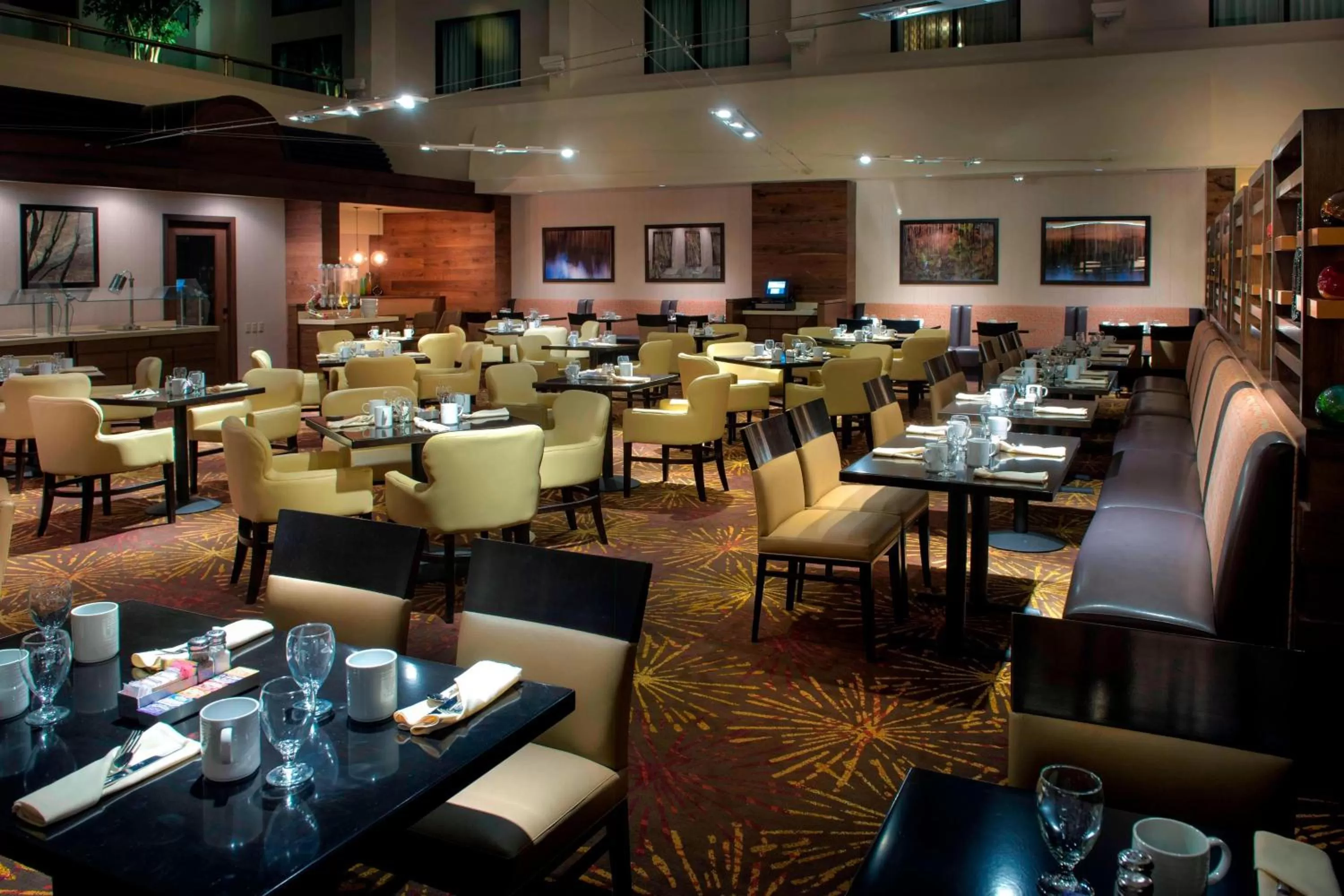 Restaurant/places to eat in Marriott Park Ridge
