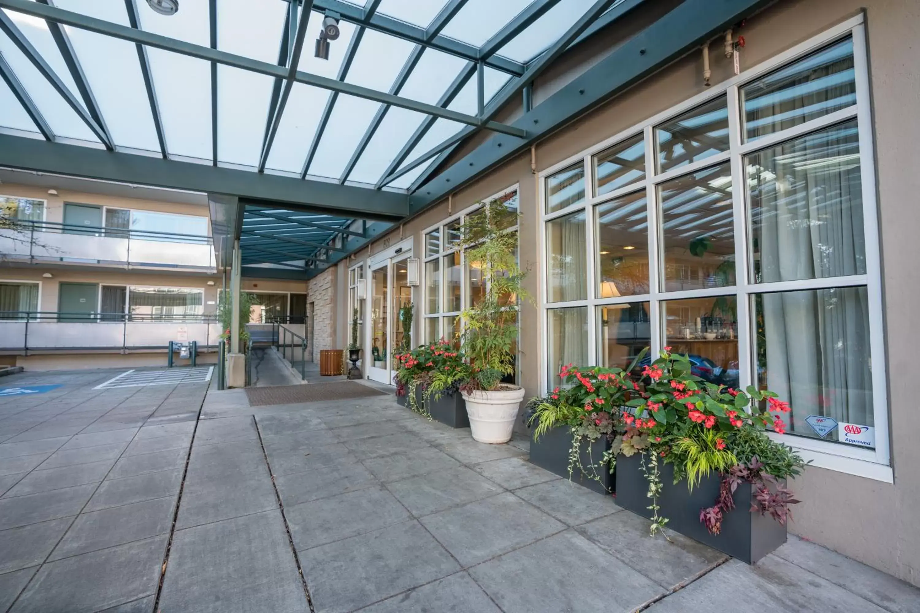 Facade/entrance in Park Lane Suites & Inn