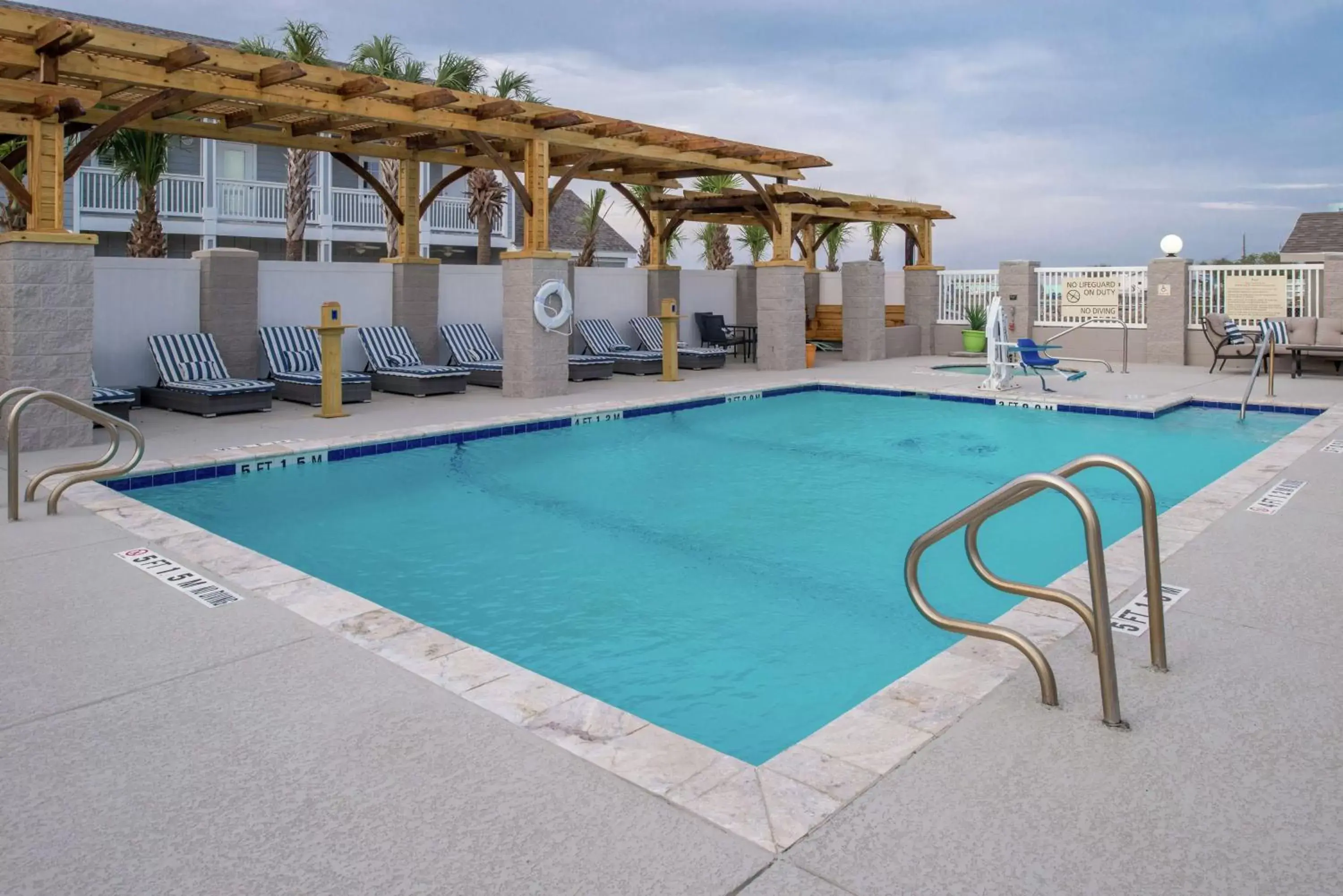 Property building, Swimming Pool in Hampton Inn and Suites Port Aransas