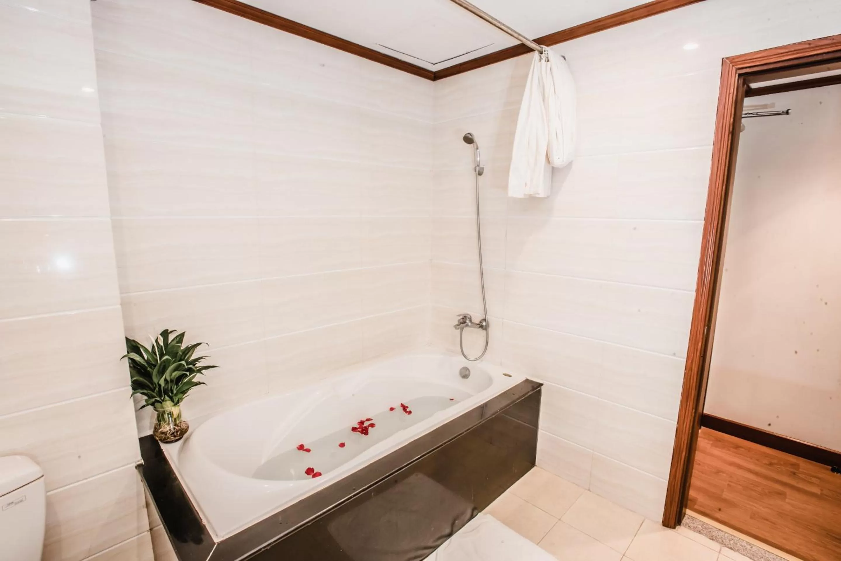 Hot Tub in HANZ Sunny 2 Hotel Hanoi