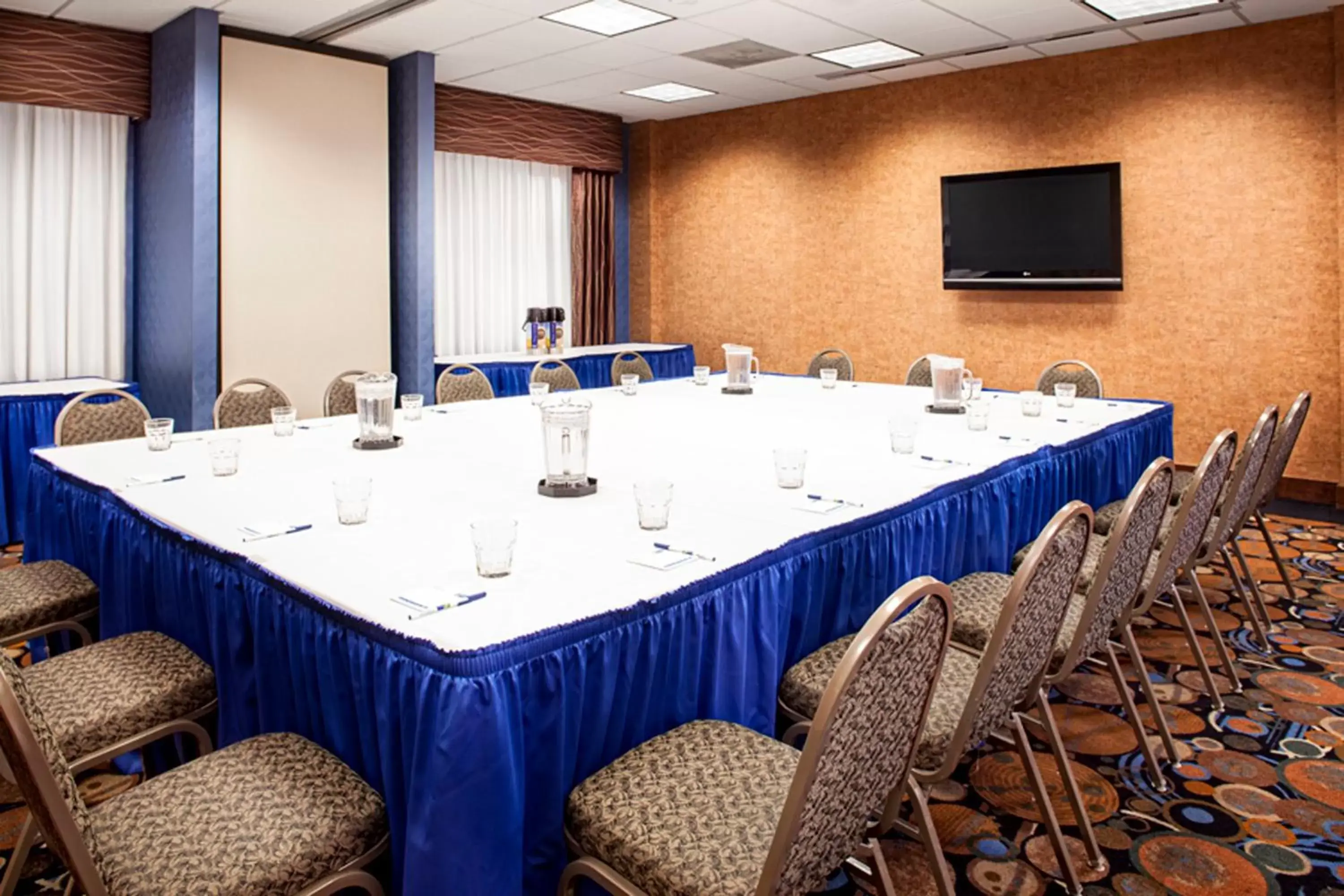 Meeting/conference room in Holiday Inn Express Hotel & Suites Coralville, an IHG Hotel