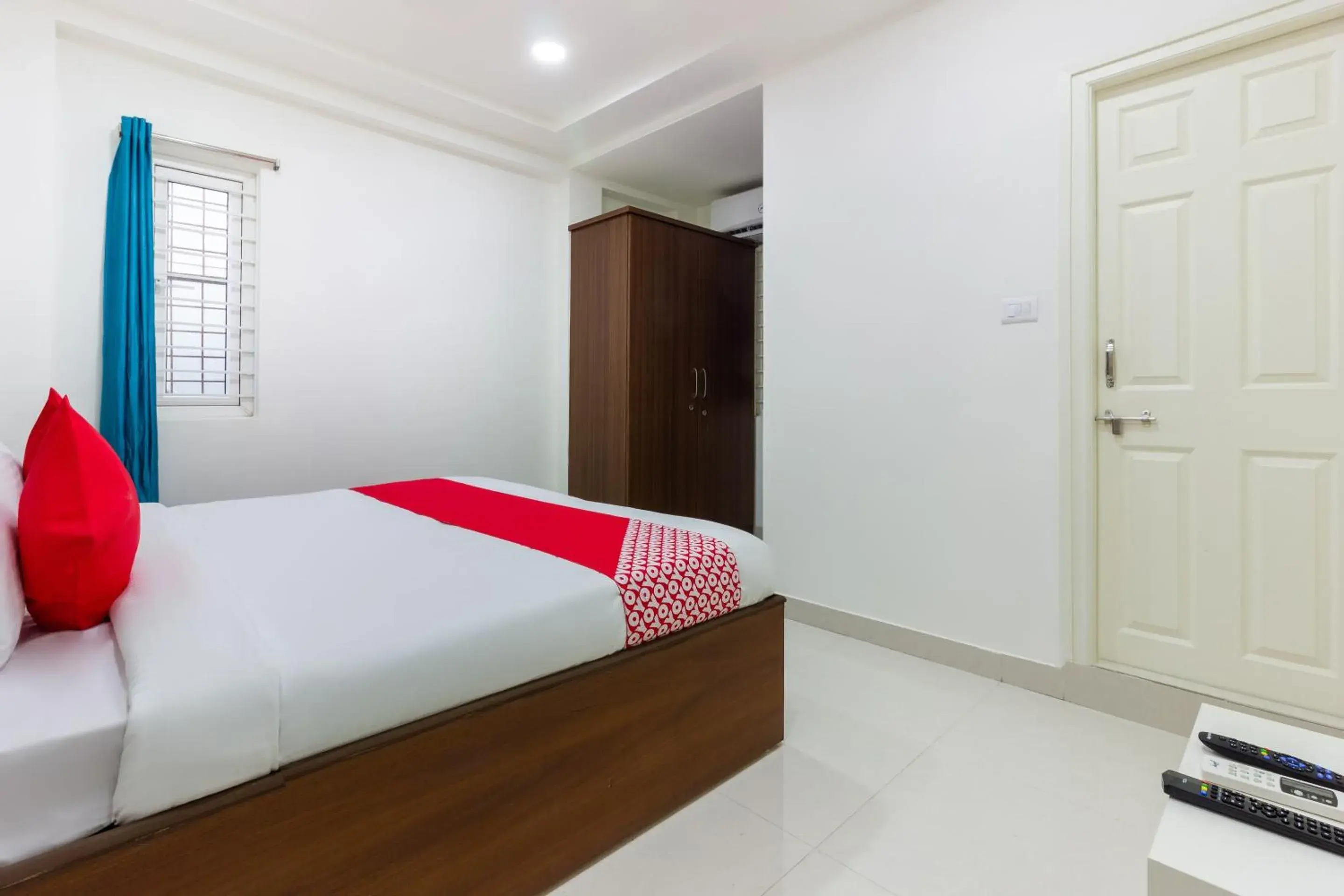 Bedroom, Bed in OYO Qualia Inn Kondapur Near Botanical Garden