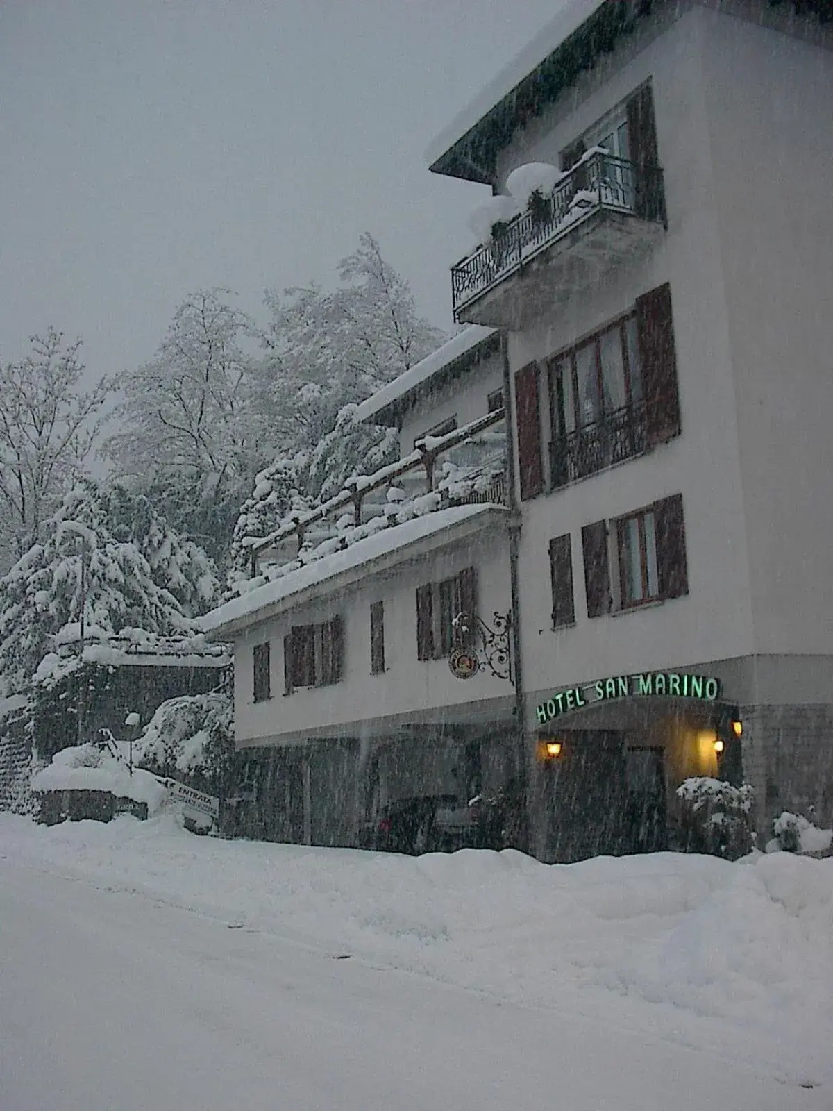 Facade/entrance, Winter in Hotel San Marino