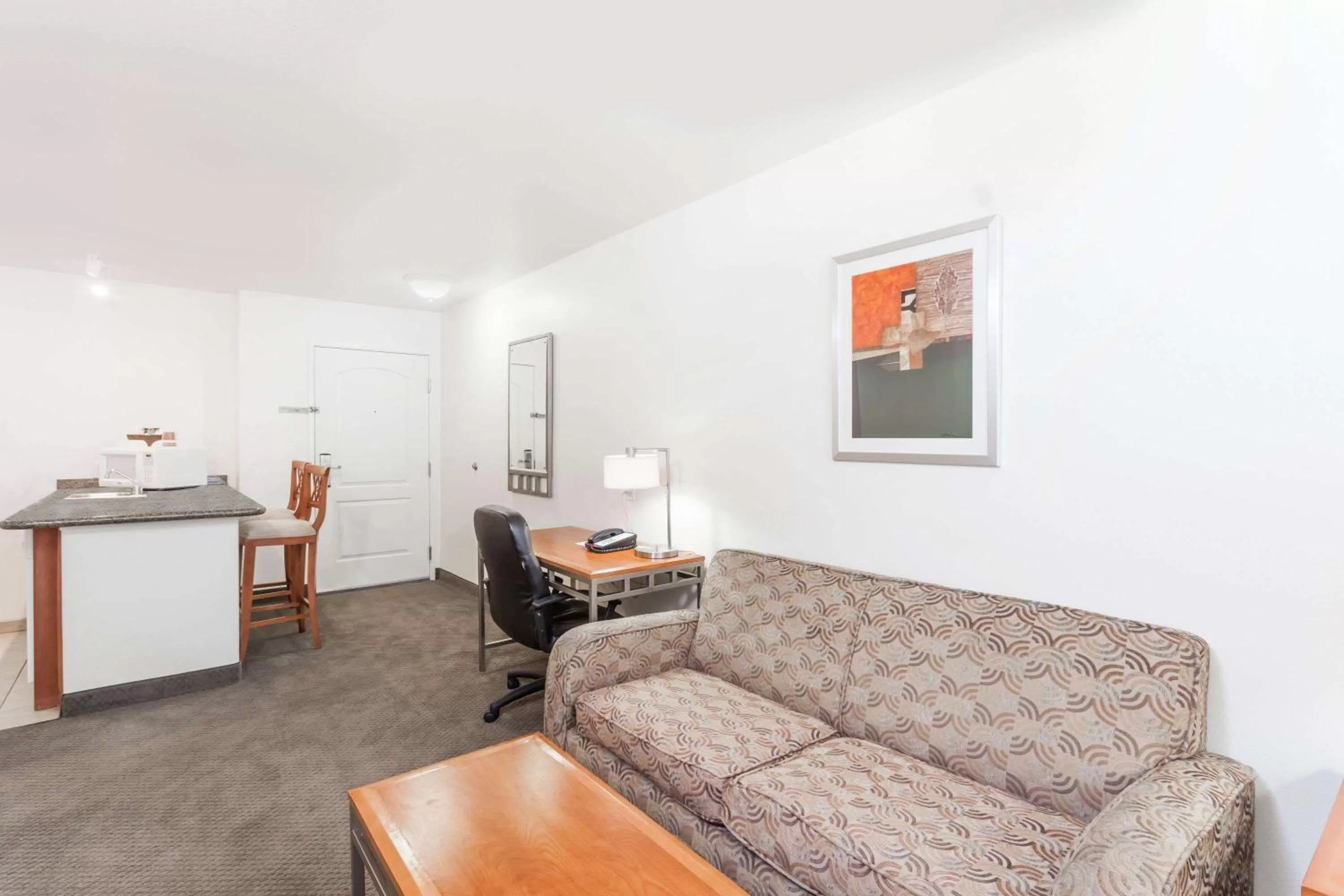 Photo of the whole room in Hawthorn Suites