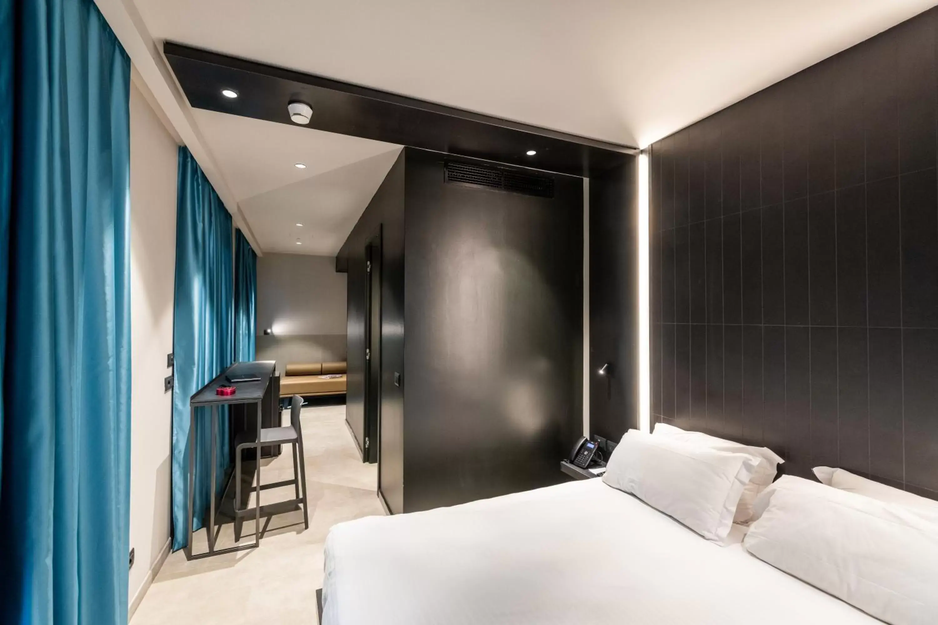 Bedroom, Bed in Smart Hotel Central