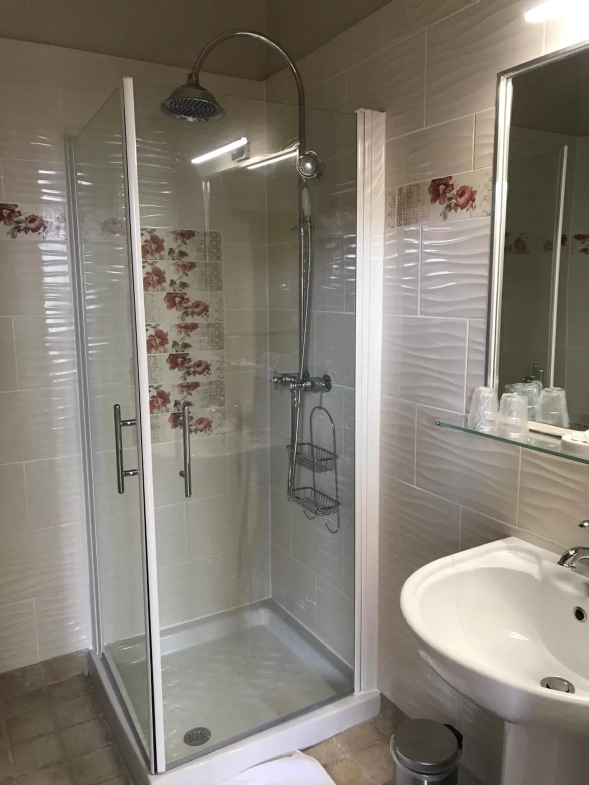 Bathroom in L'Arche de Moissac