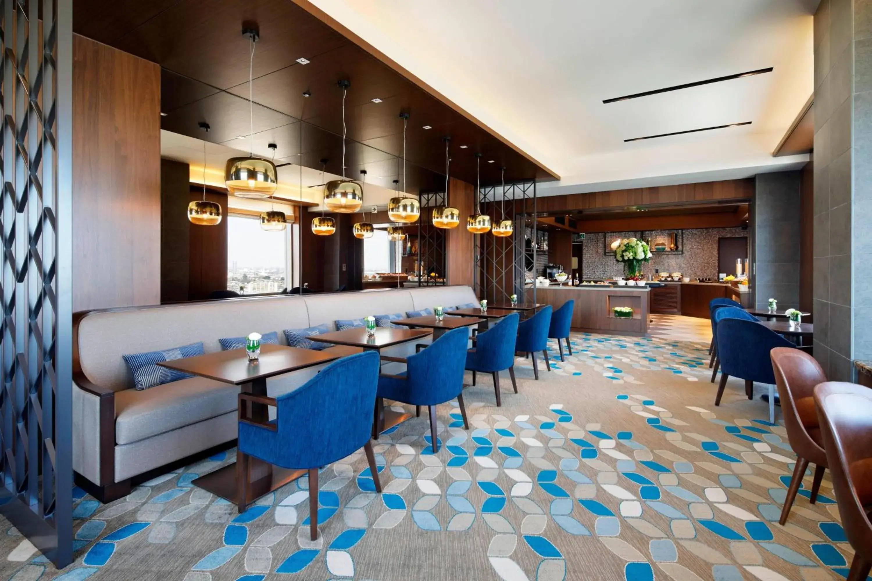 Lounge or bar, Restaurant/Places to Eat in Yokohama Bay Sheraton Hotel and Towers