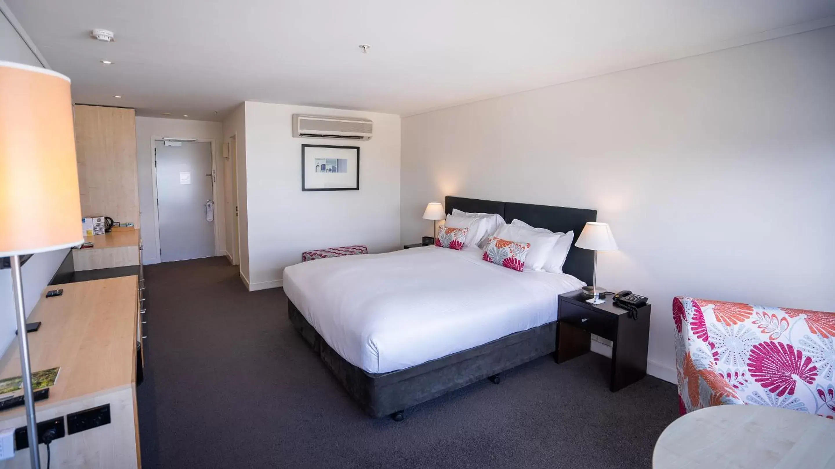 Photo of the whole room, Bed in Scenic Hotel Te Pania Photo of the whole room, Bed in Scenic Hotel Te Pania