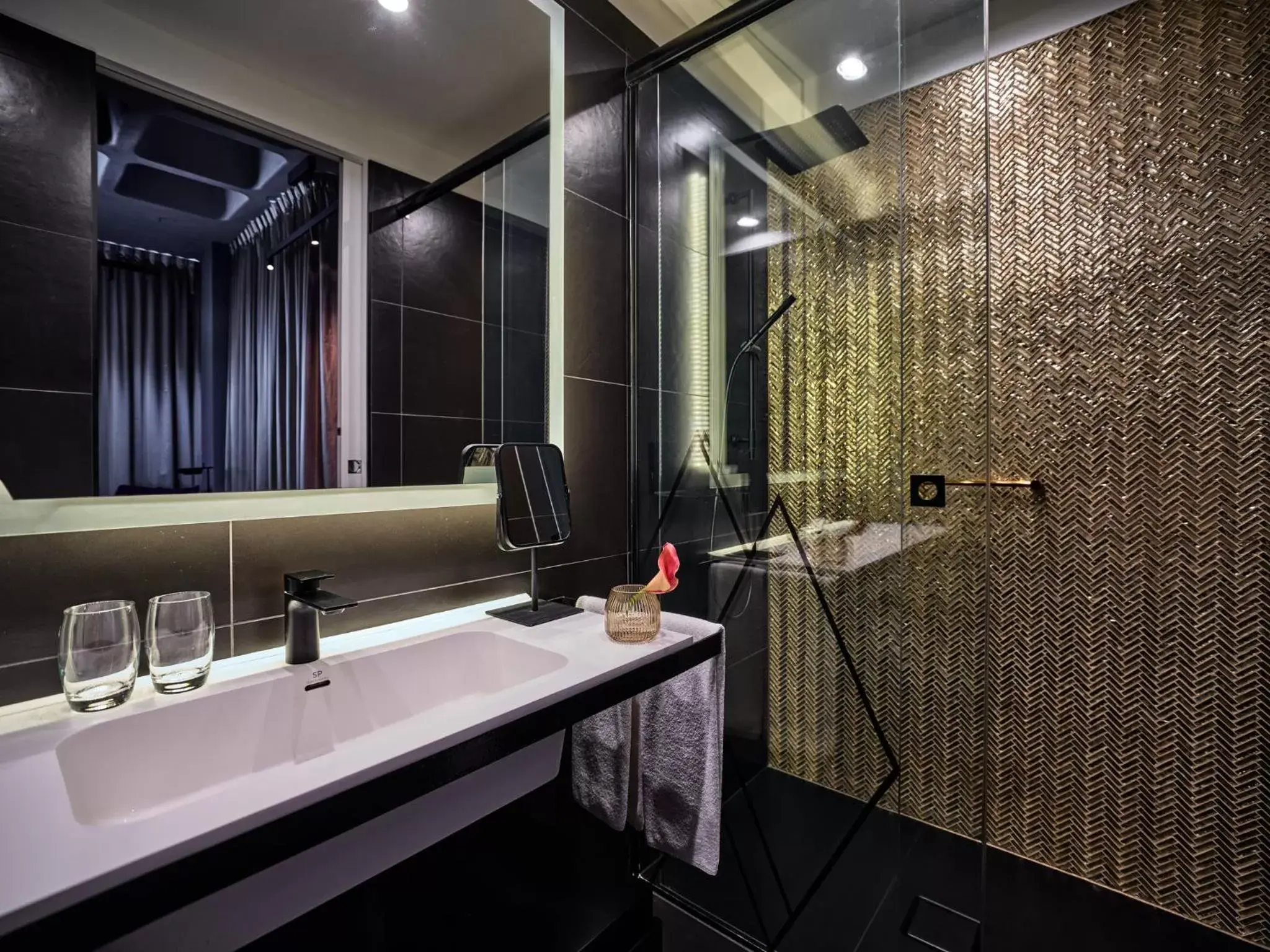 Photo of the whole room, Bathroom in Hotel Indigo Warsaw Nowy Świat, an IHG Hotel