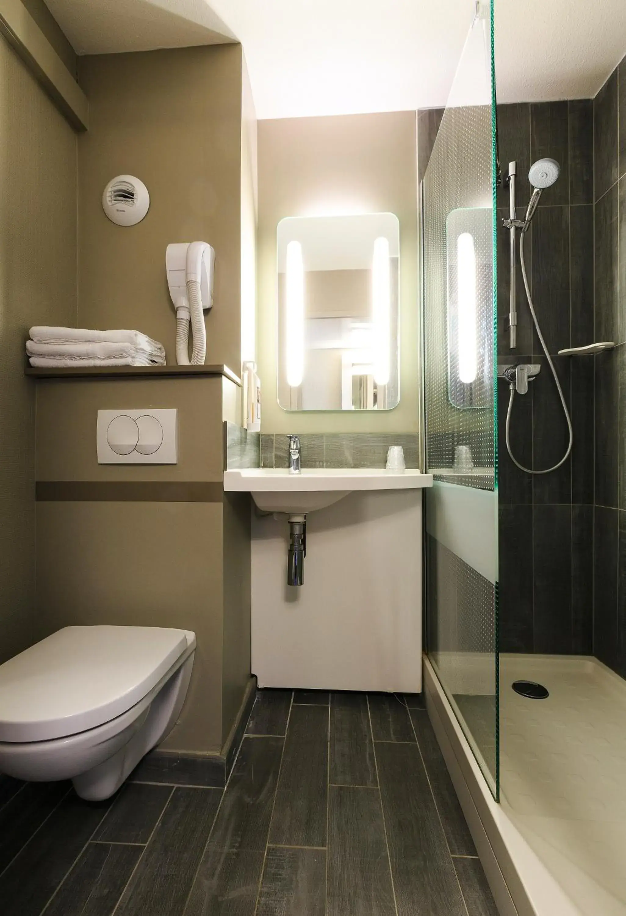 Shower, Bathroom in Ibis Villefranche Sur Saone