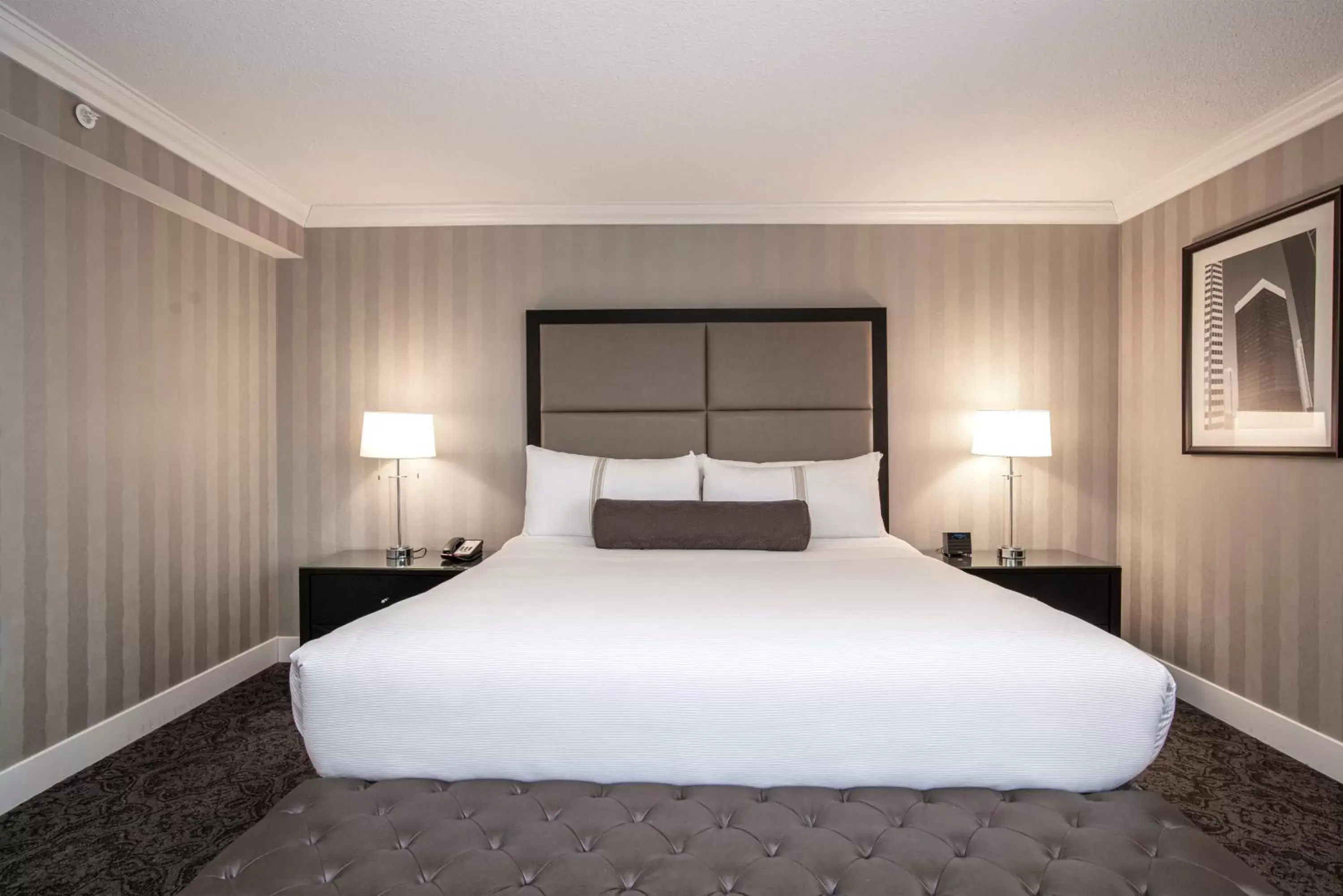 Photo of the whole room, Bed in Sandman Signature Edmonton Downtown Hotel