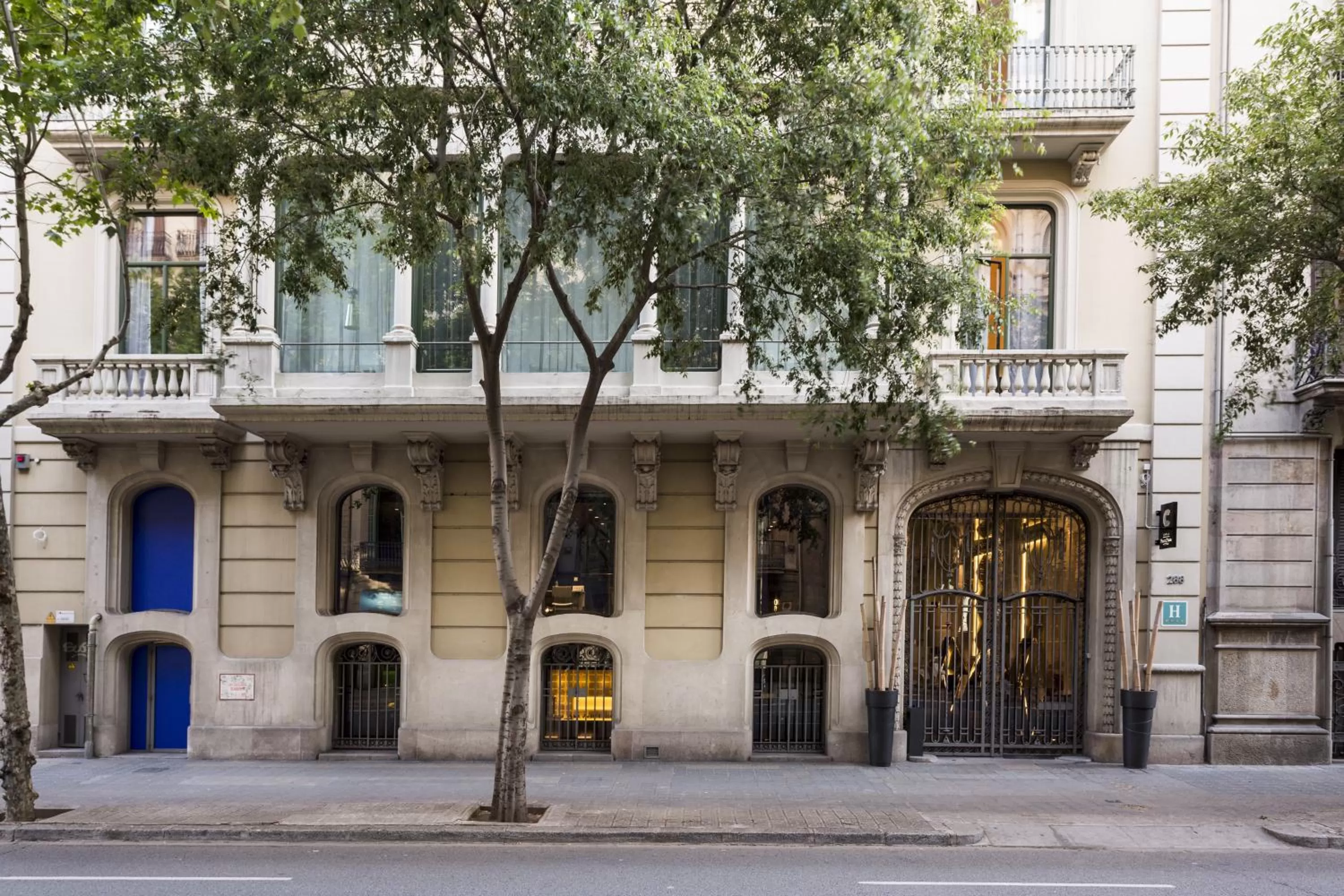 Facade/entrance in Room Mate Carla, Barcelona