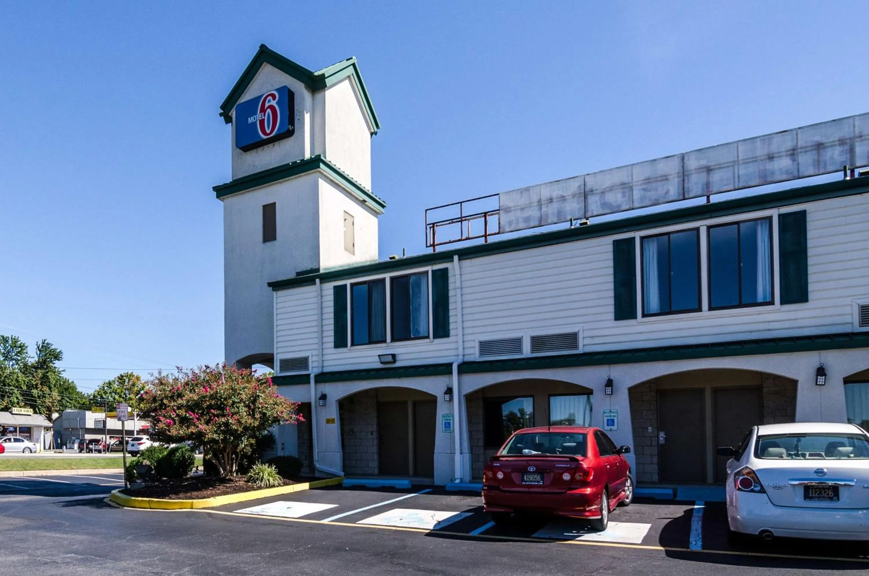 Property building in Motel 6-Newark, DE