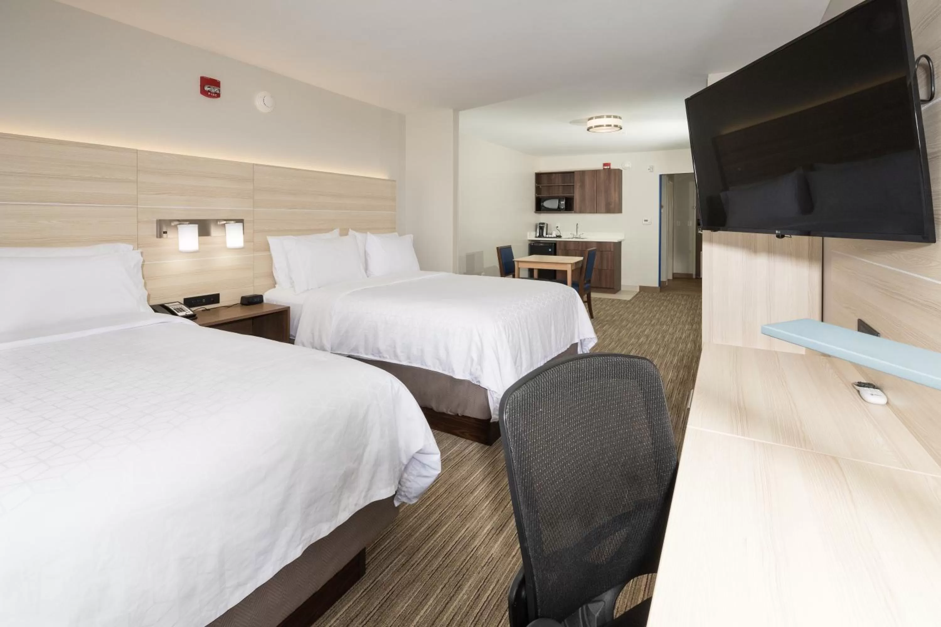 Bed in Holiday Inn Express & Suites La Porte by IHG