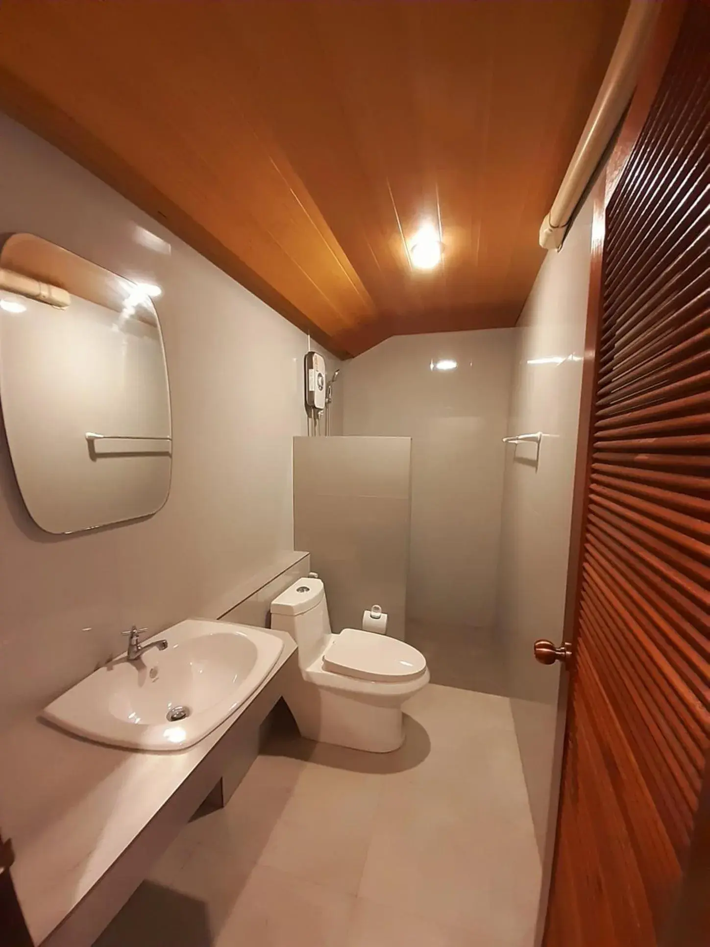 Bathroom in Kantiang Bay View Resort