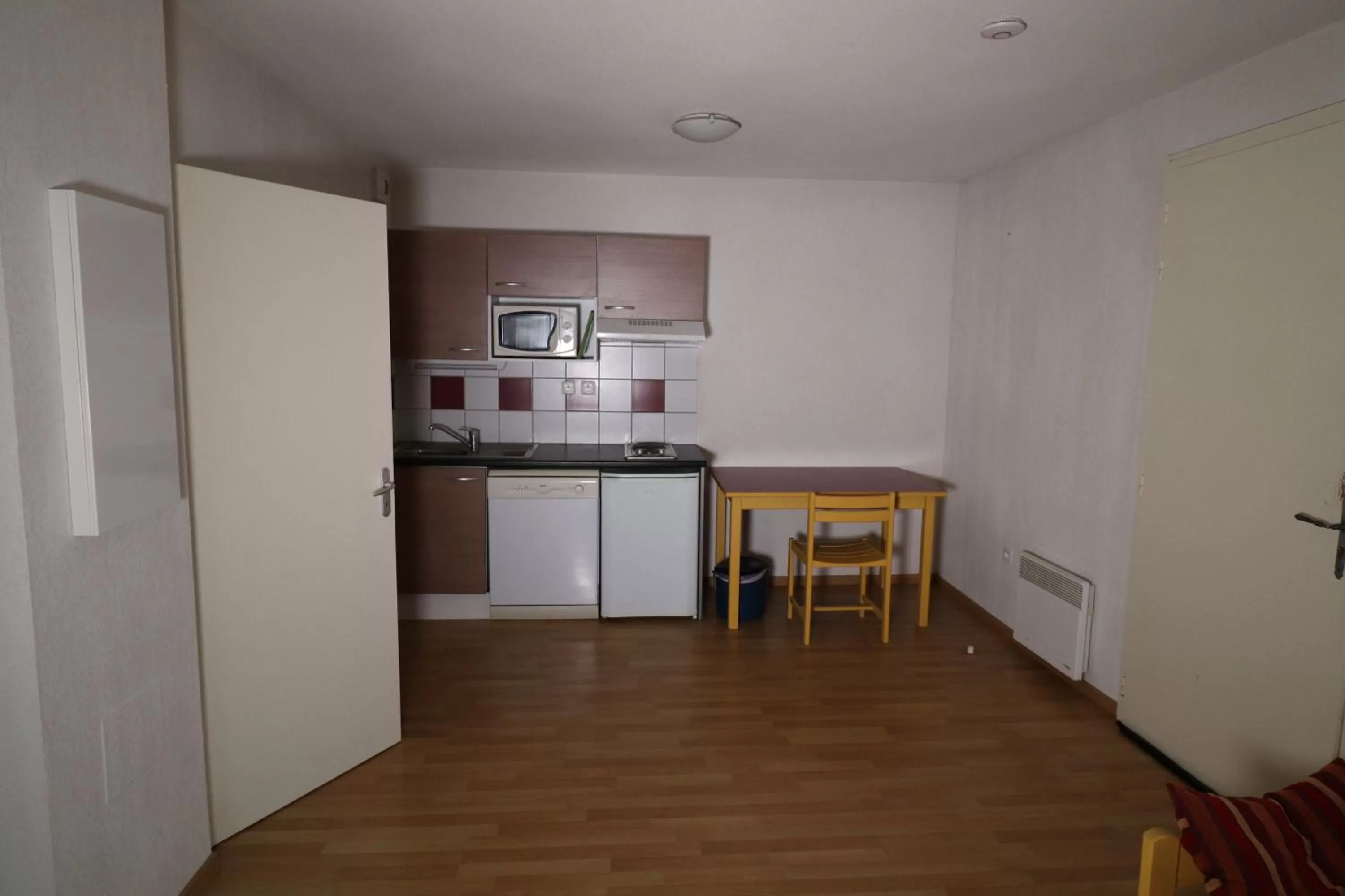 Coffee/tea facilities, Kitchen/Kitchenette in Chateau Ricard